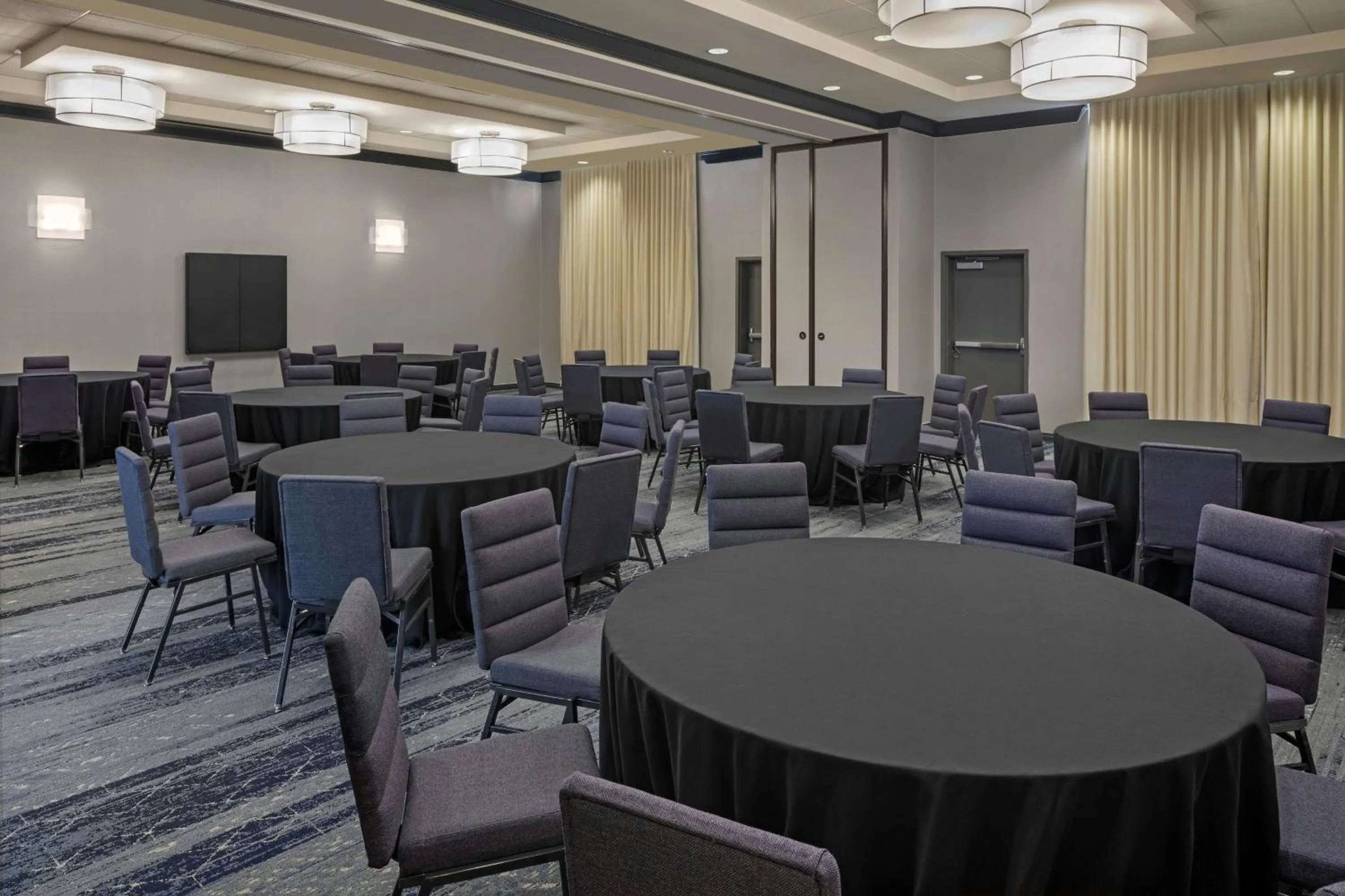 Meeting/conference room in Courtyard Long Beach Airport
