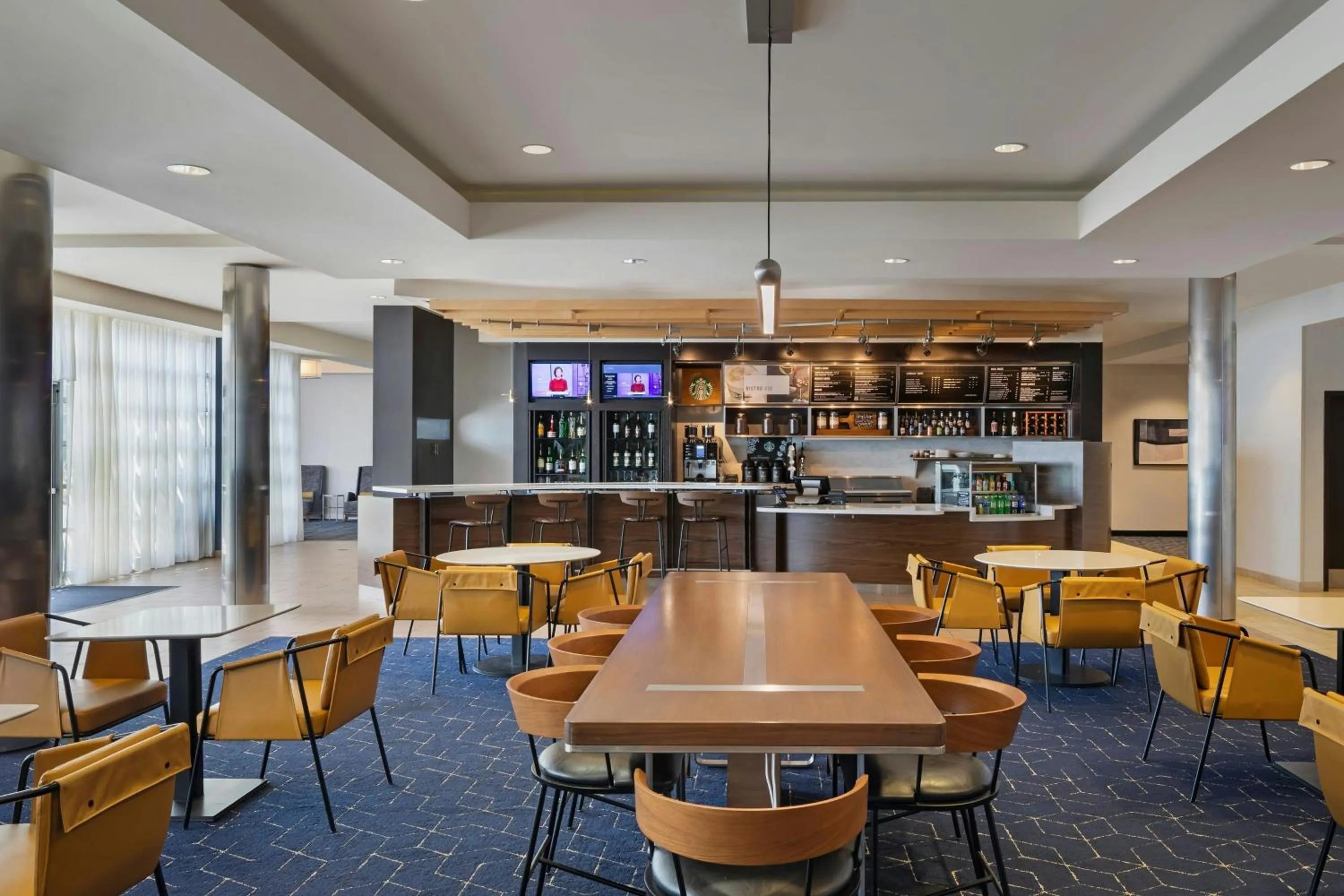 Lobby or reception in Courtyard Long Beach Airport