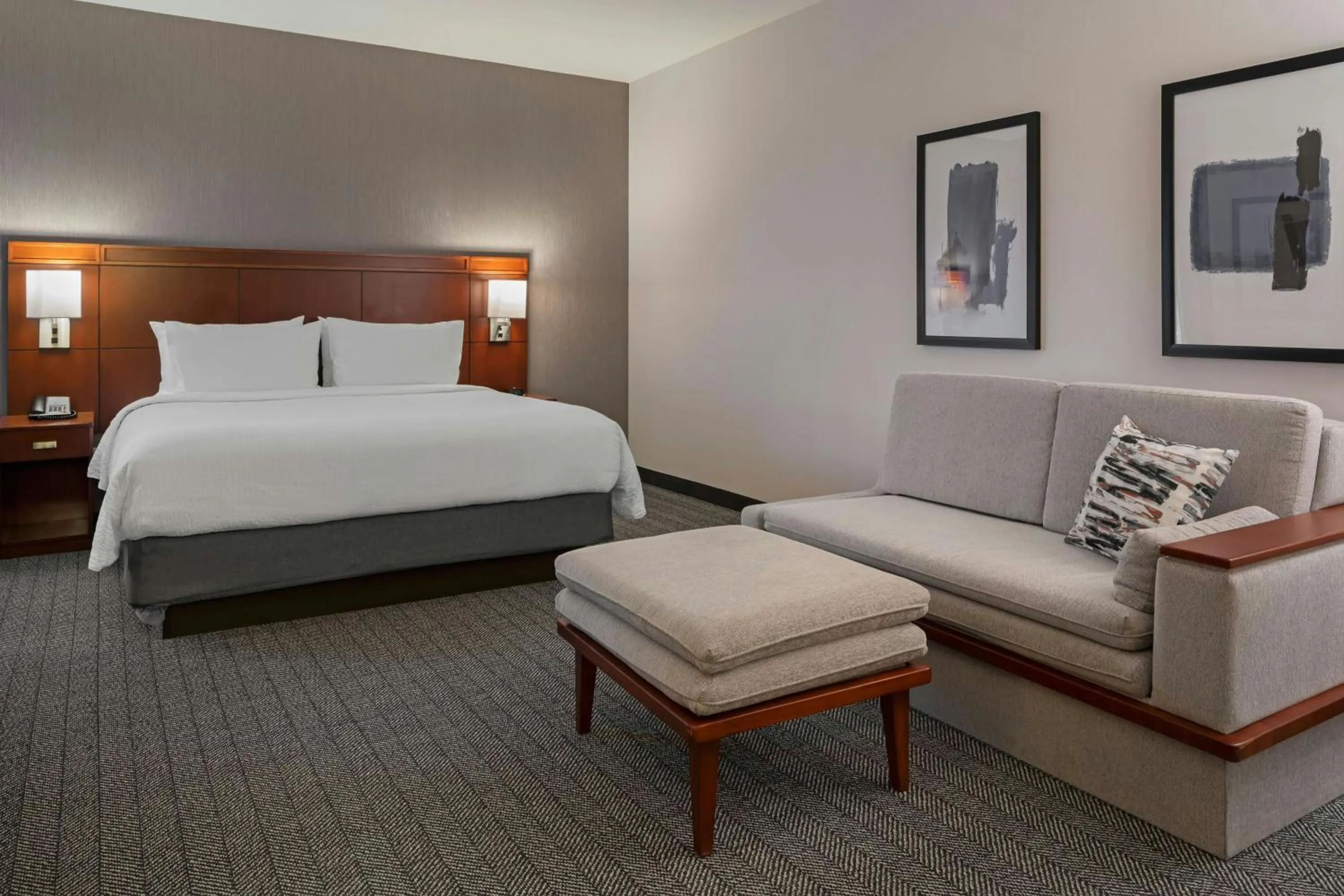 Photo of the whole room, Bed in Courtyard Long Beach Airport