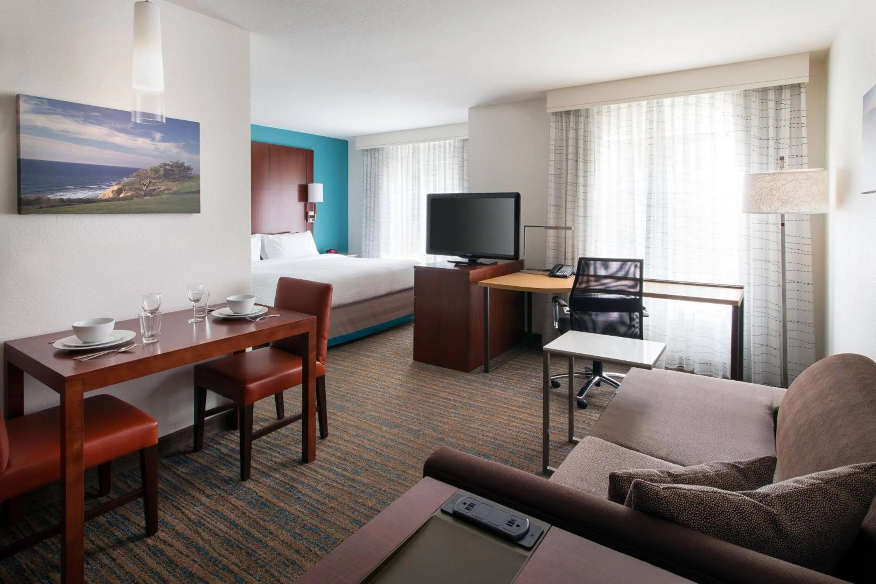 Photo of the whole room in Residence Inn San Diego Del Mar
