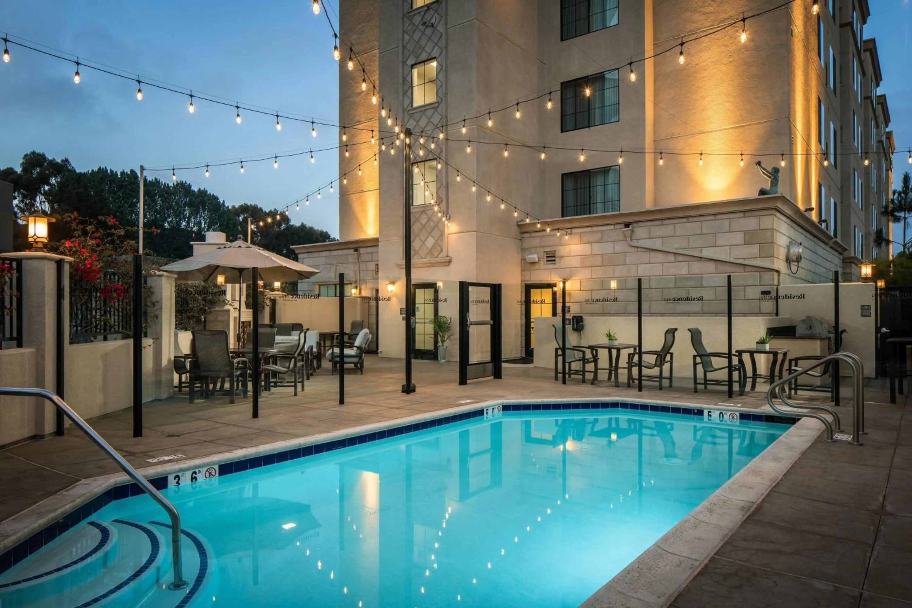 Swimming pool in Residence Inn San Diego Del Mar