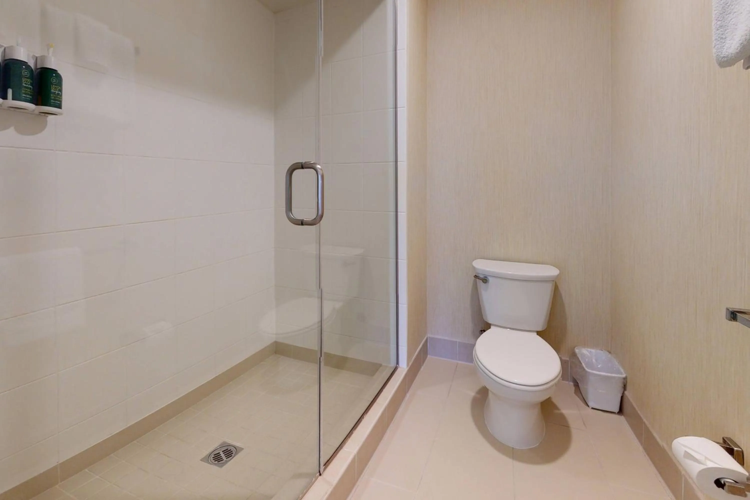 Bathroom in Residence Inn San Diego Del Mar