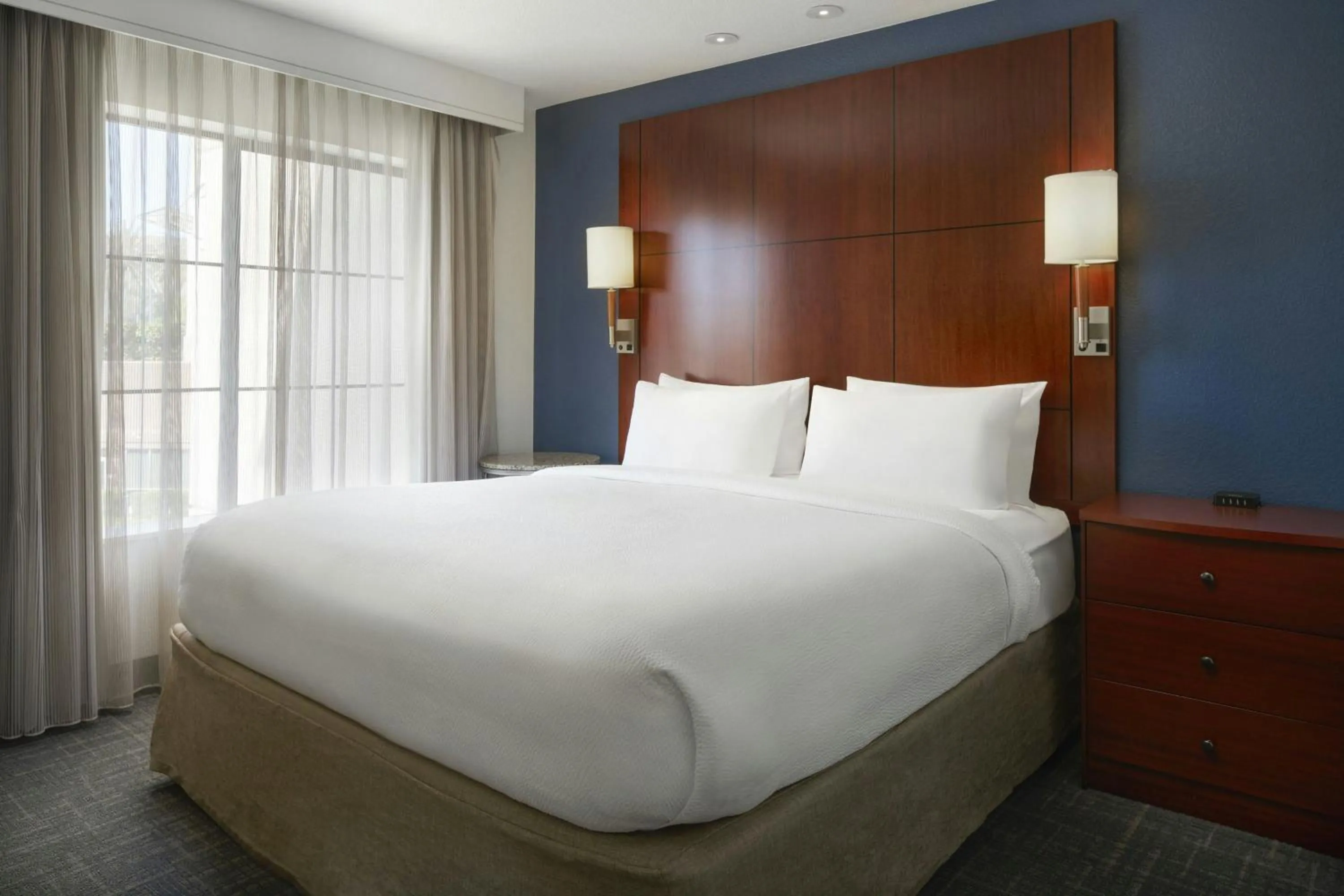 Photo of the whole room, Bed in Residence Inn San Diego Del Mar