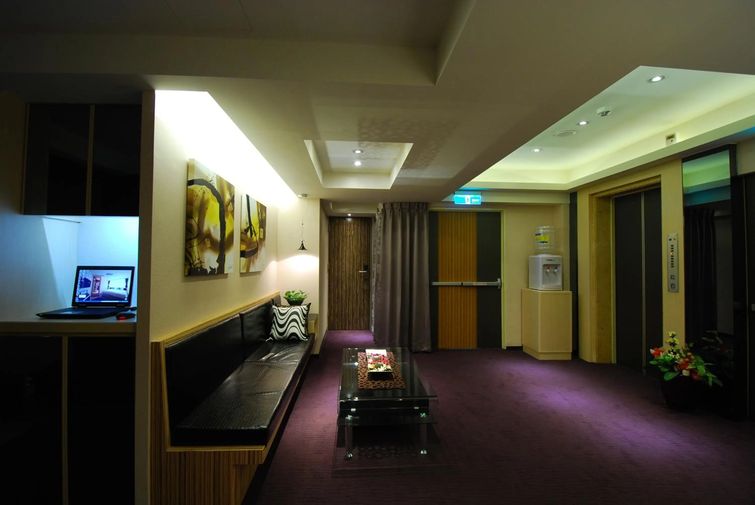Bed, TV/Entertainment Center in Shin Shin Hotel - Ximendind