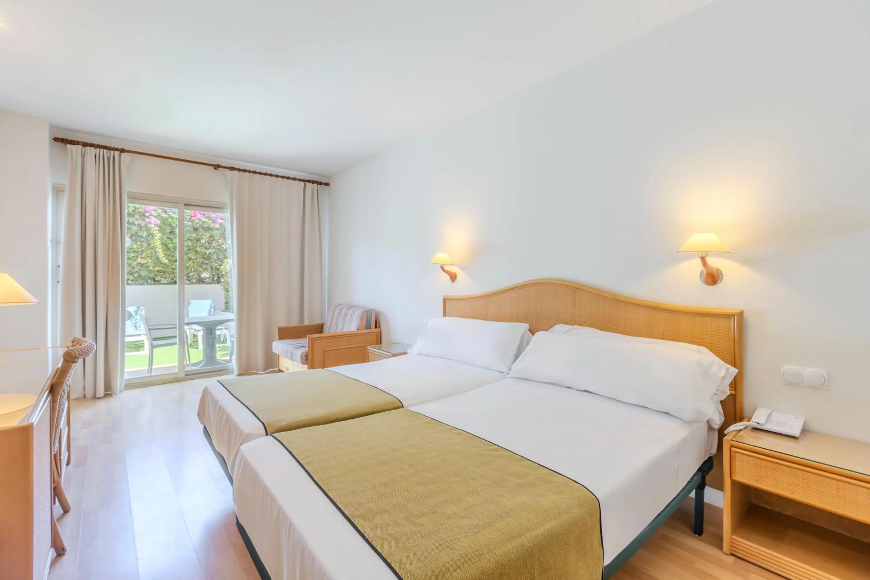 Bedroom, Bed in Moon Dreams Roquetas