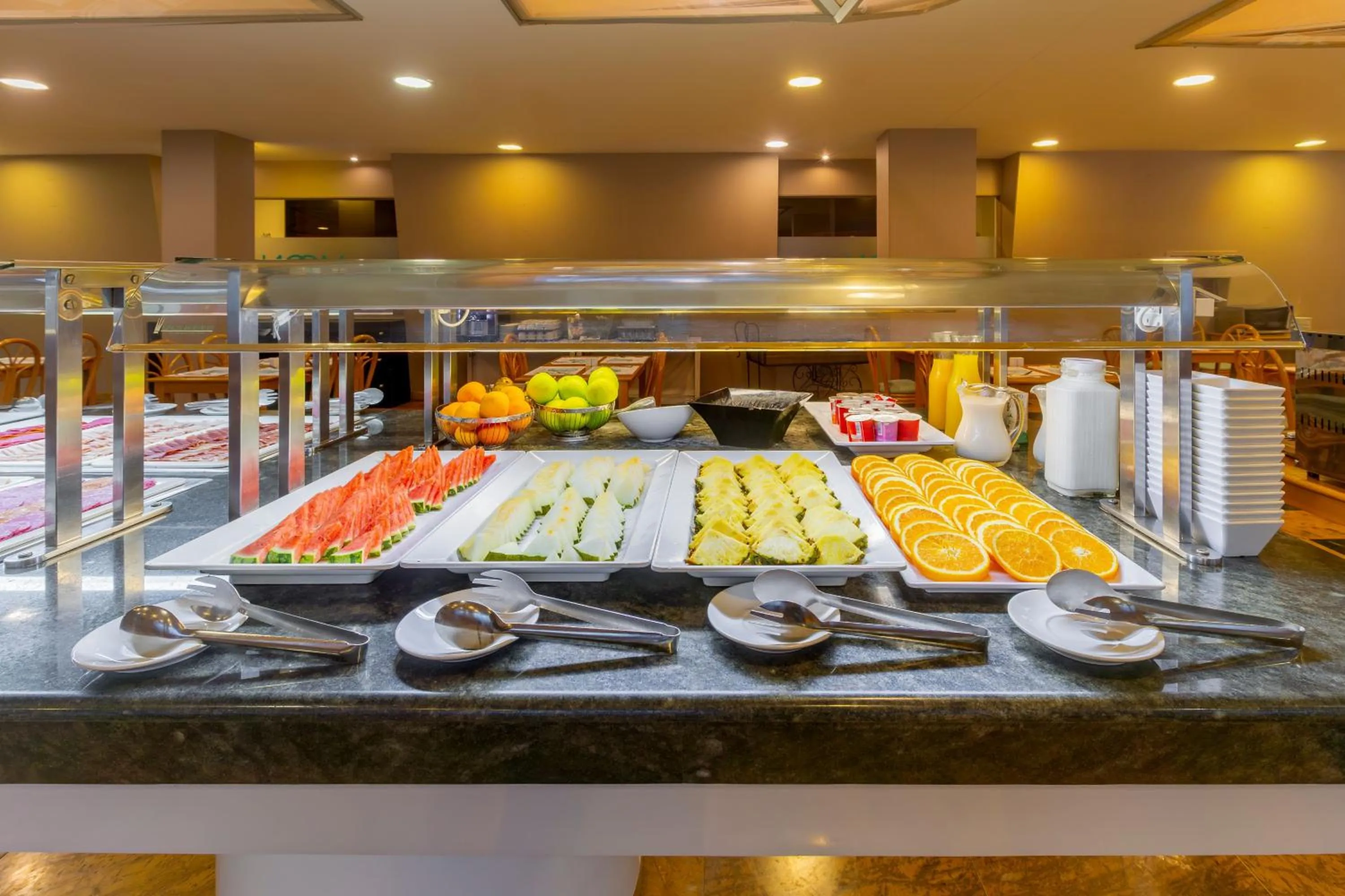 Food and drinks in Moon Dreams Roquetas