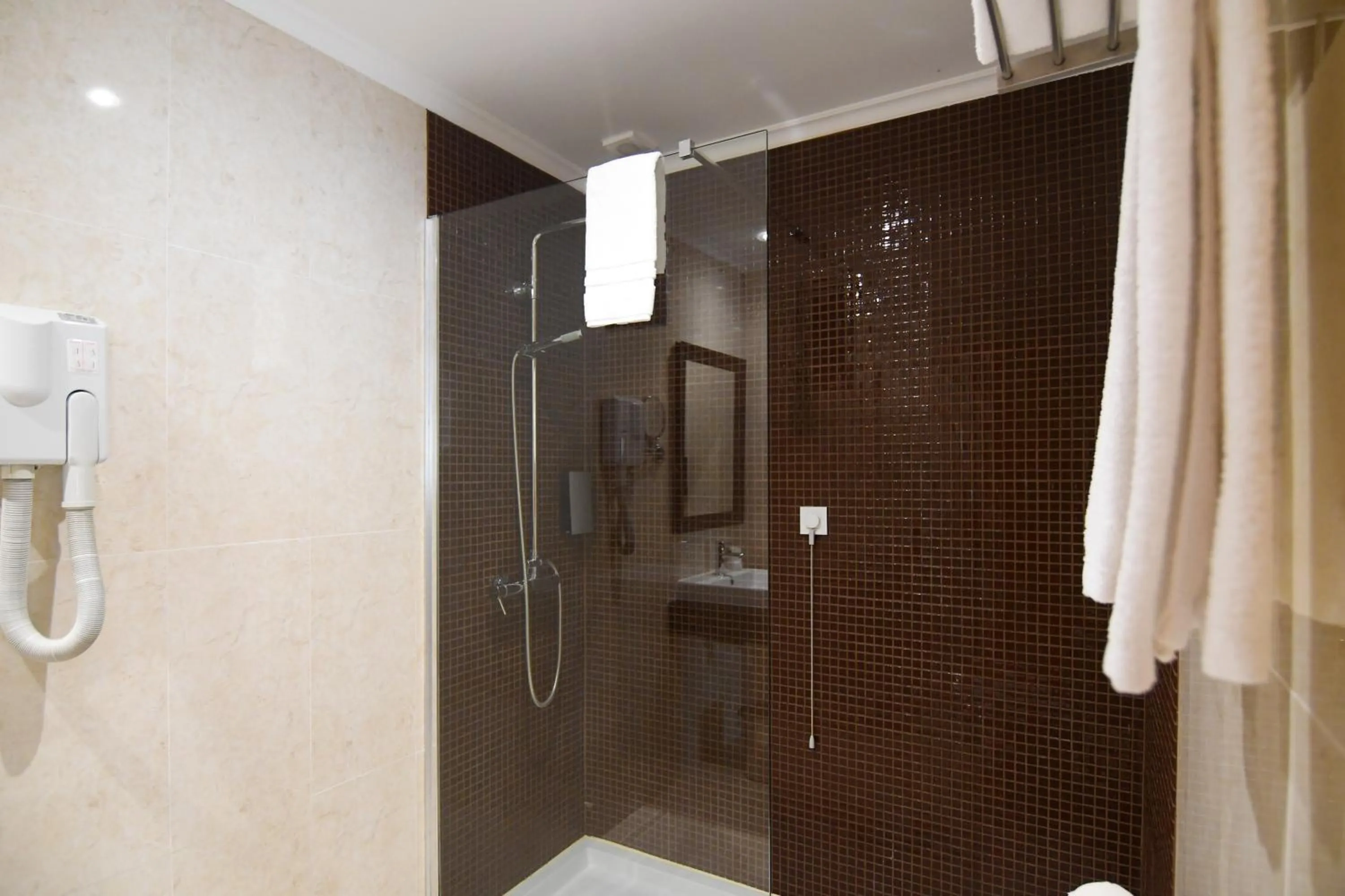 Shower in QH Praia de Quiaios