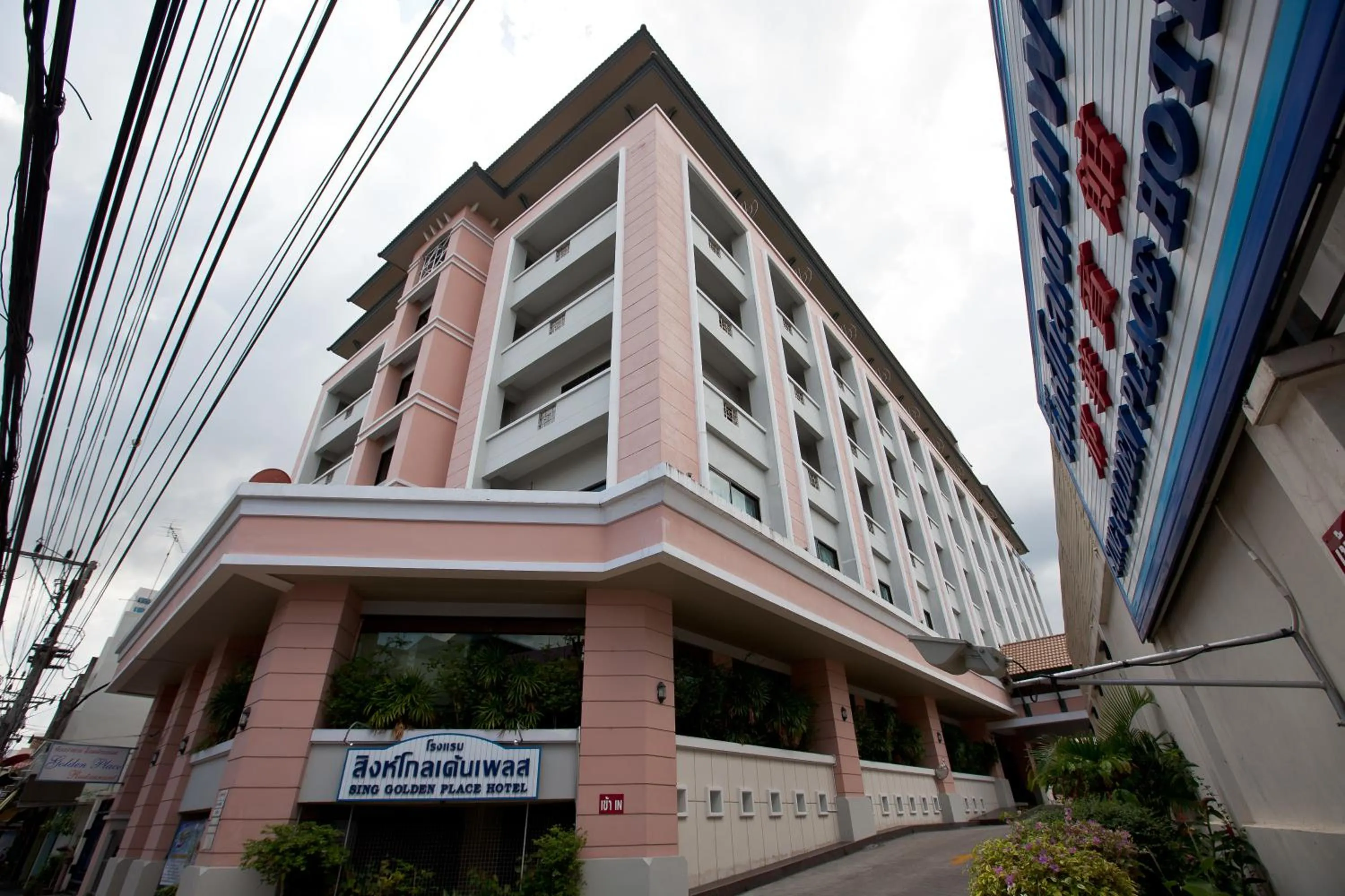 Property building in Sing Golden Place Hotel