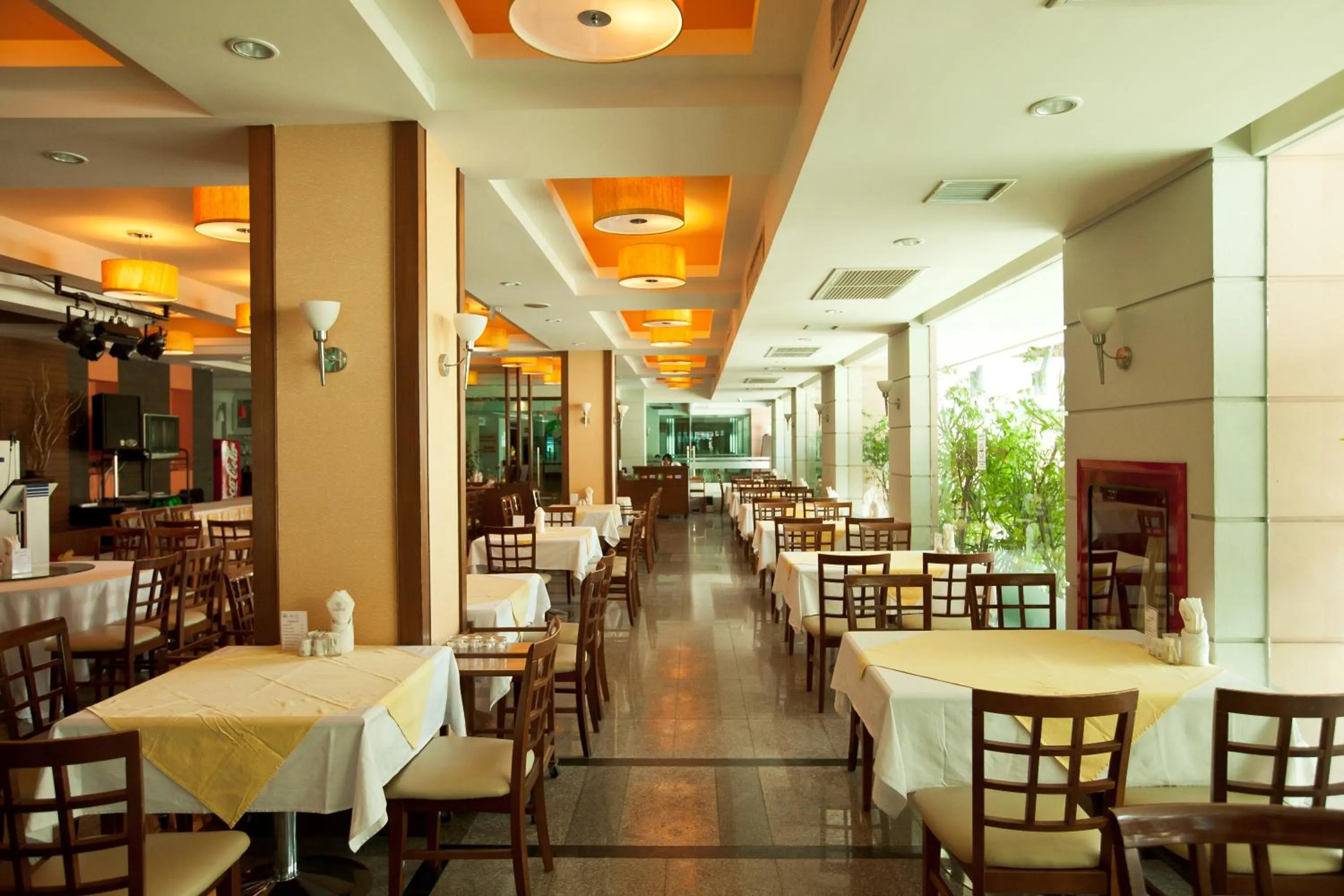 Restaurant/places to eat in Sing Golden Place Hotel