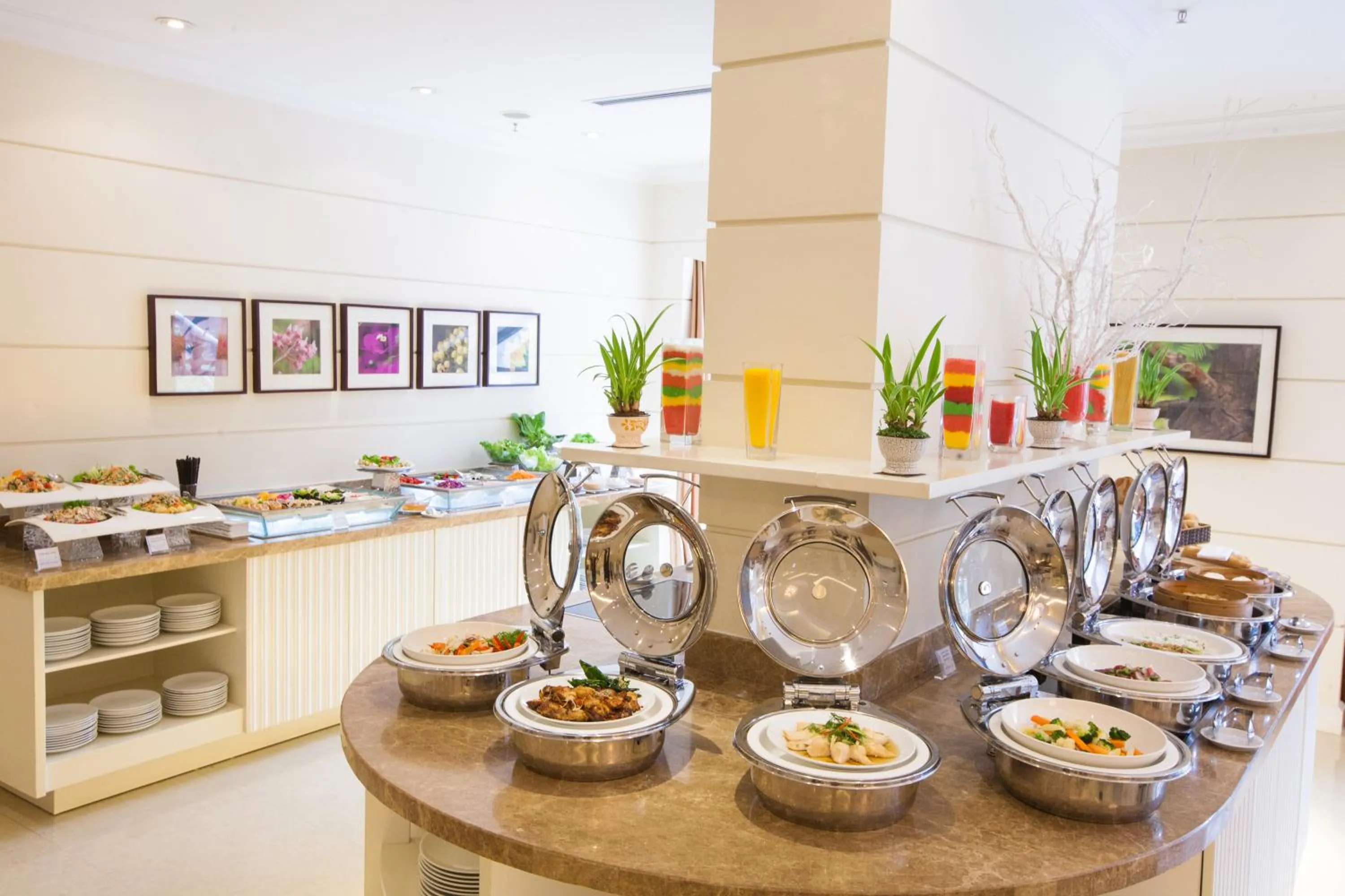 Restaurant/places to eat in Hilton Garden Inn Hanoi