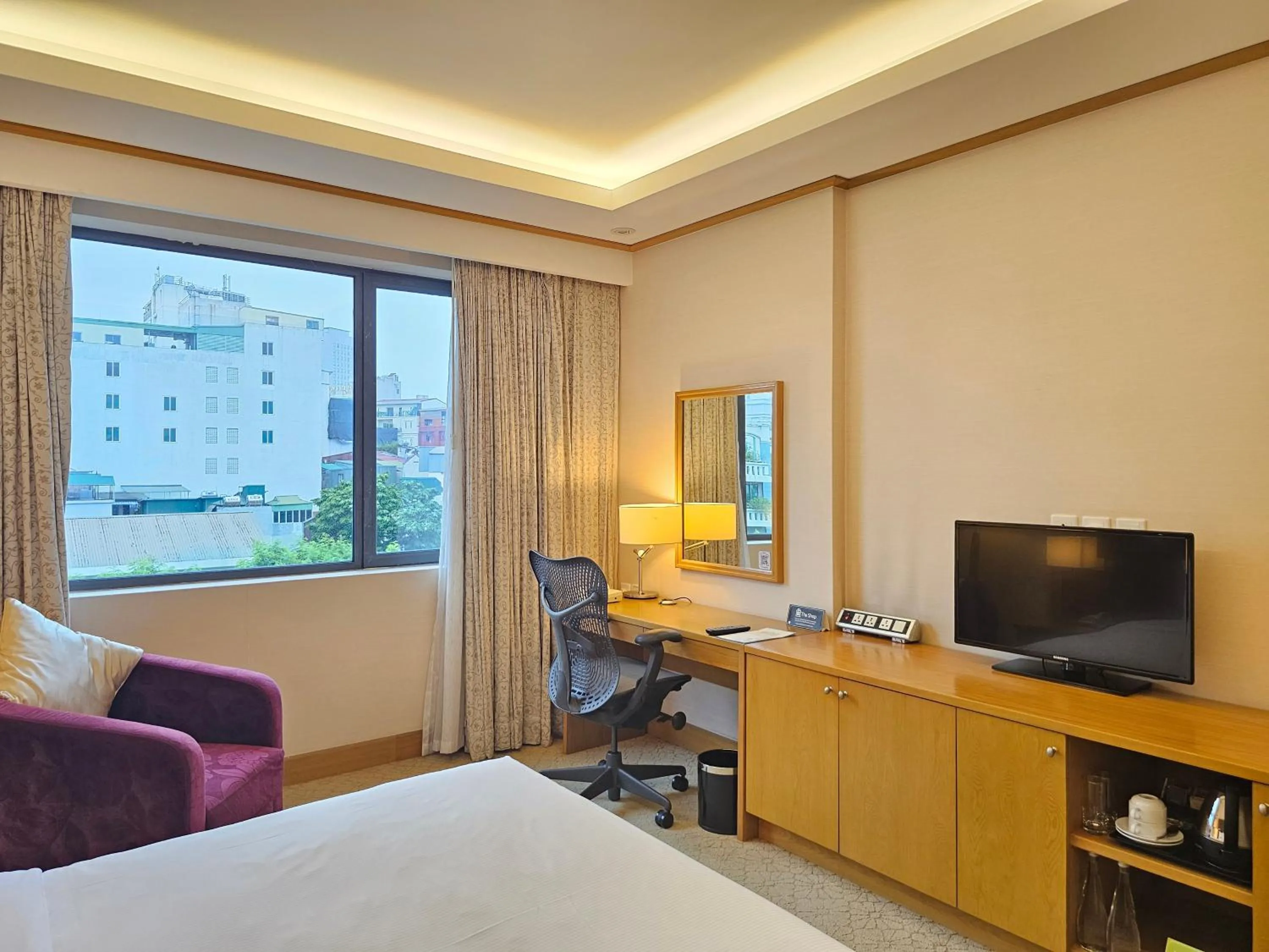 View (from property/room), Bed in Hilton Garden Inn Hanoi