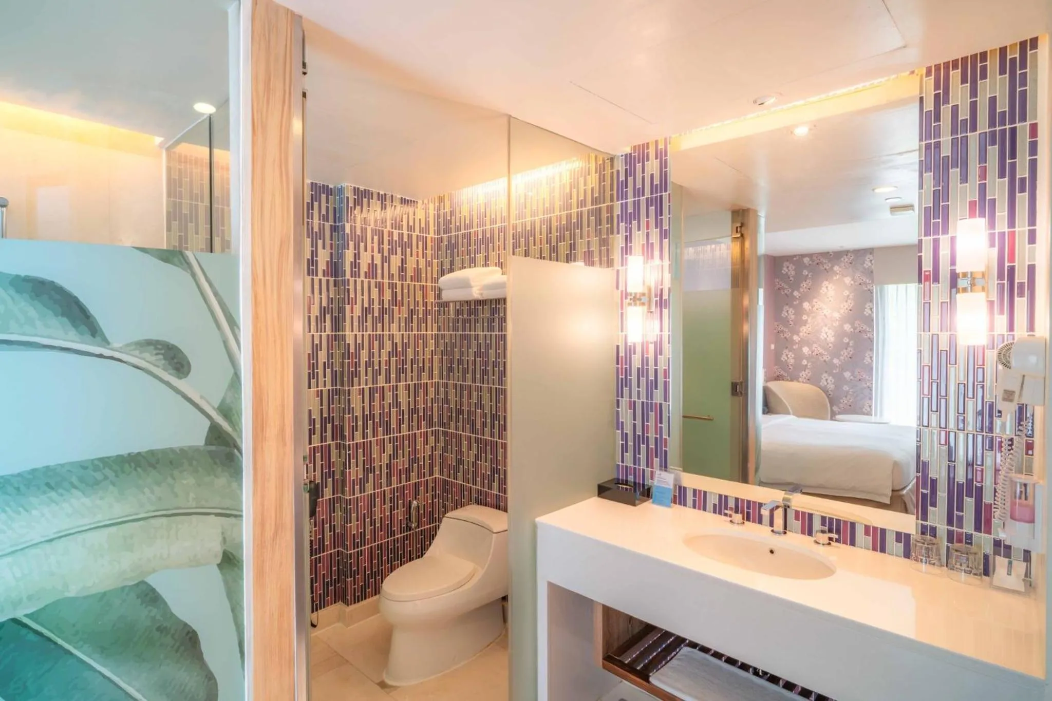 Bathroom, Bed in Holiday Inn Express Phuket Patong Beach Central by IHG