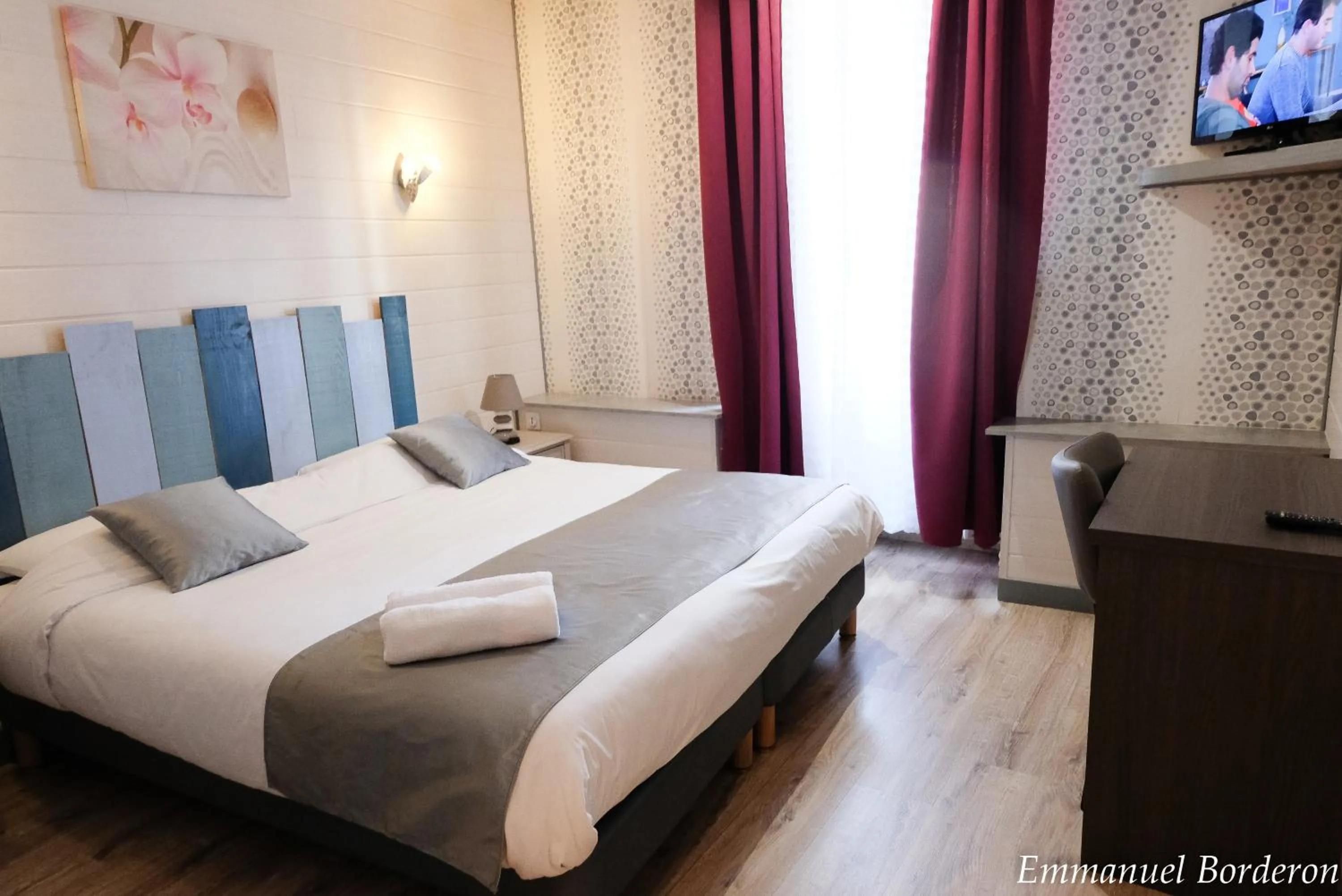 Photo of the whole room, Bed in Hôtel Le Centre