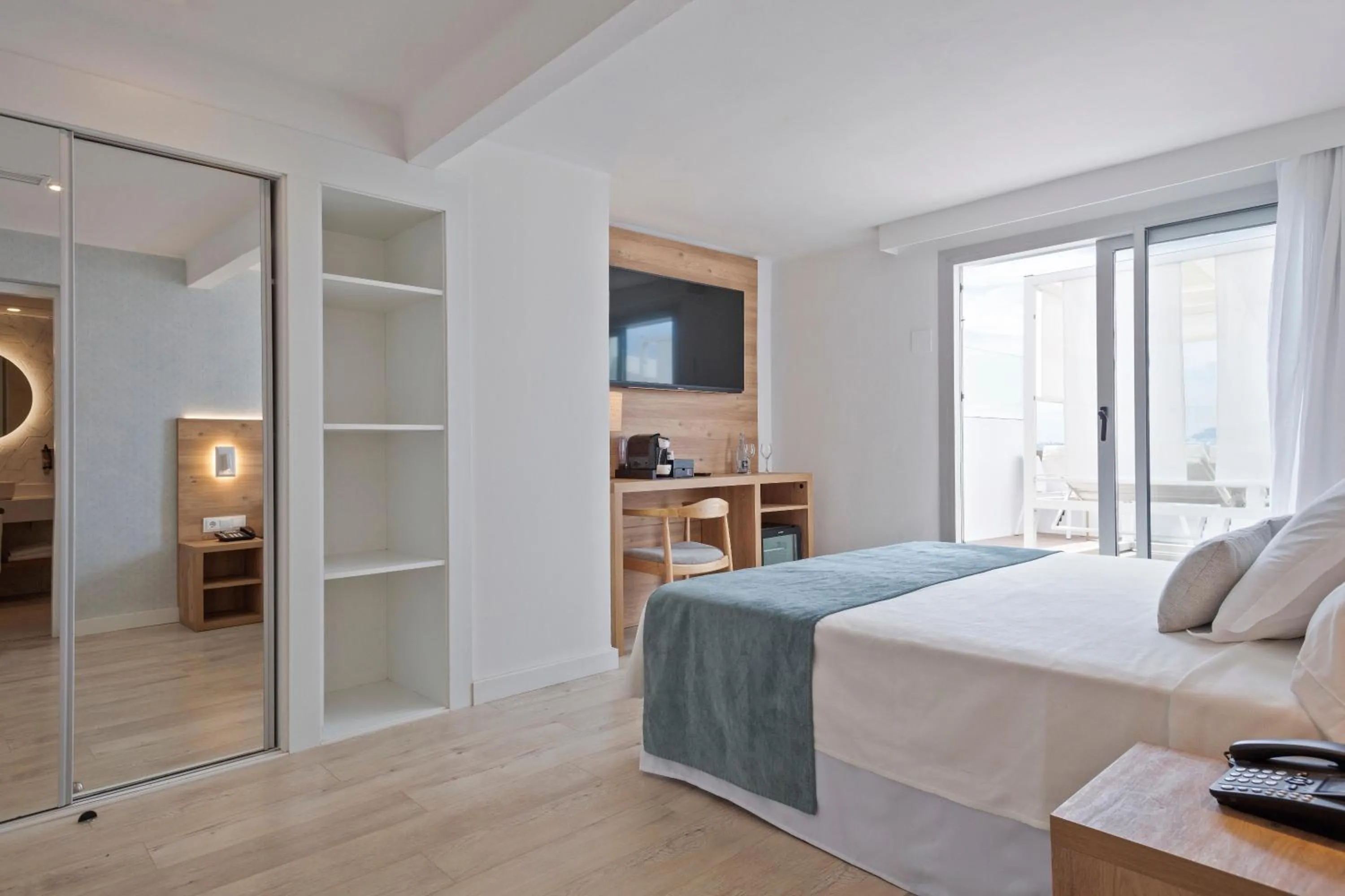 Photo of the whole room, Bed in Hotel Best Terramarina