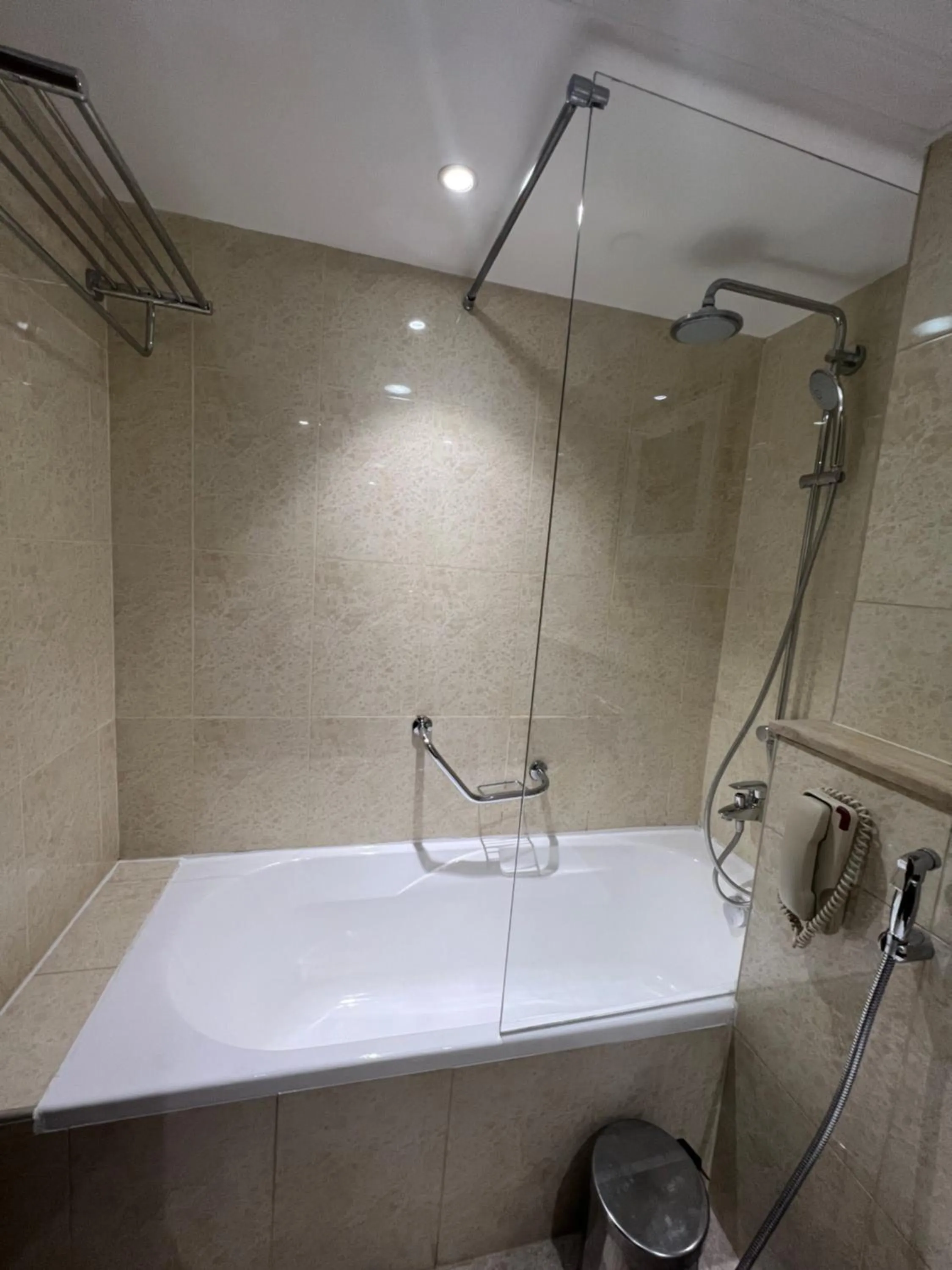 Shower in Oceanic Khorfakkan Resort & Spa