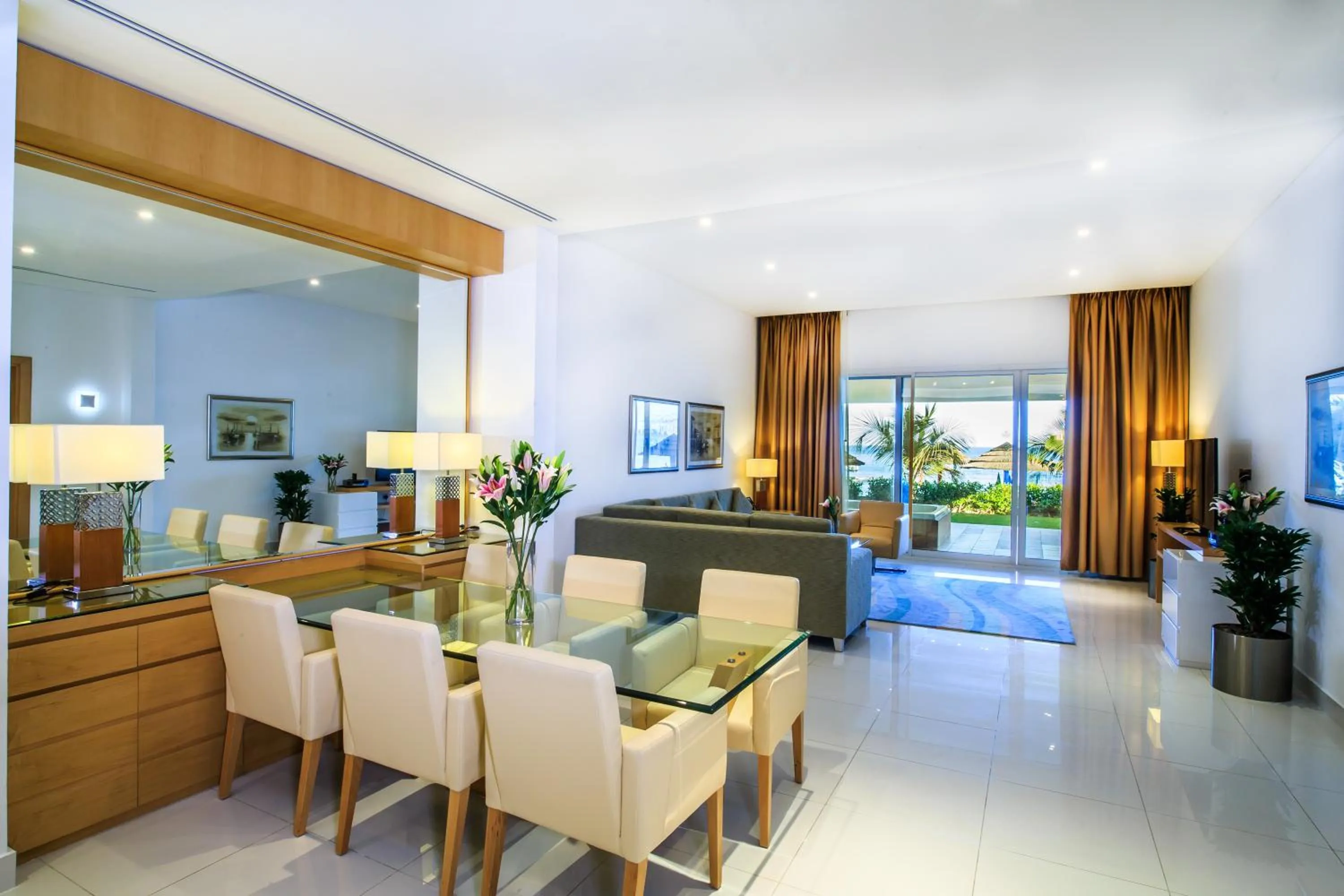 Seating area in Oceanic Khorfakkan Resort & Spa