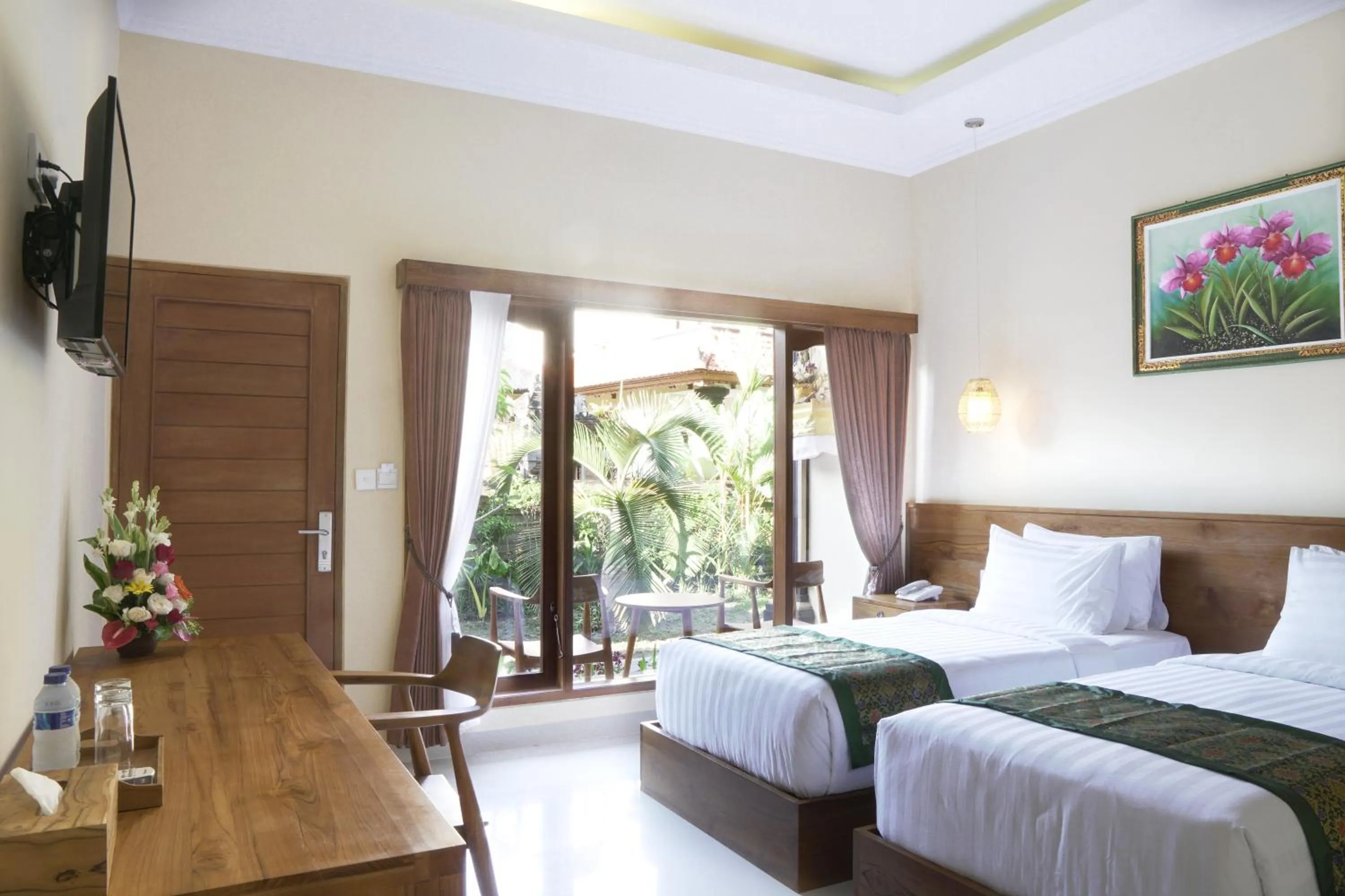 Communal lounge/ TV room, Bed in Astana House