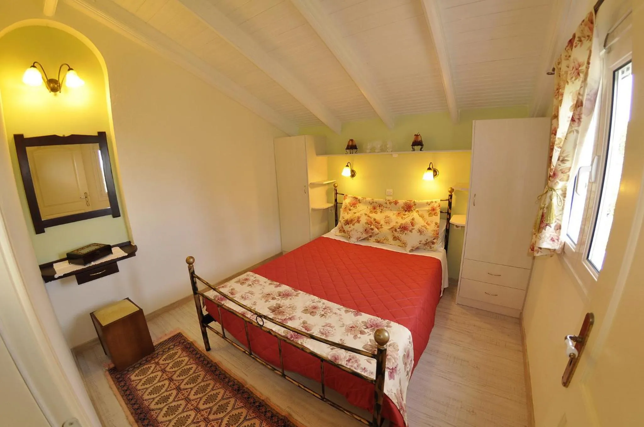 Day in Mazis Apartments