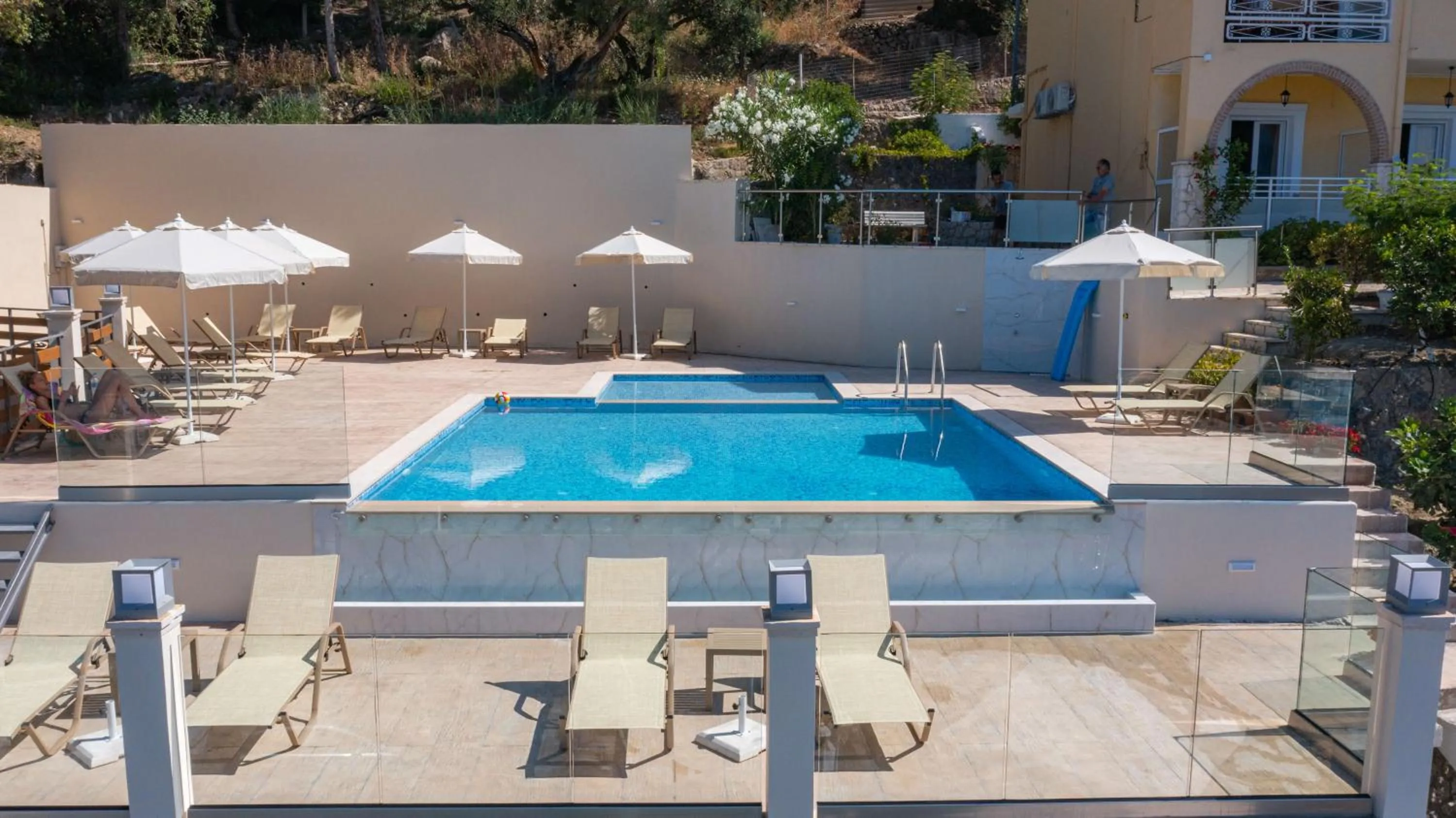 Swimming pool in Mazis Apartments