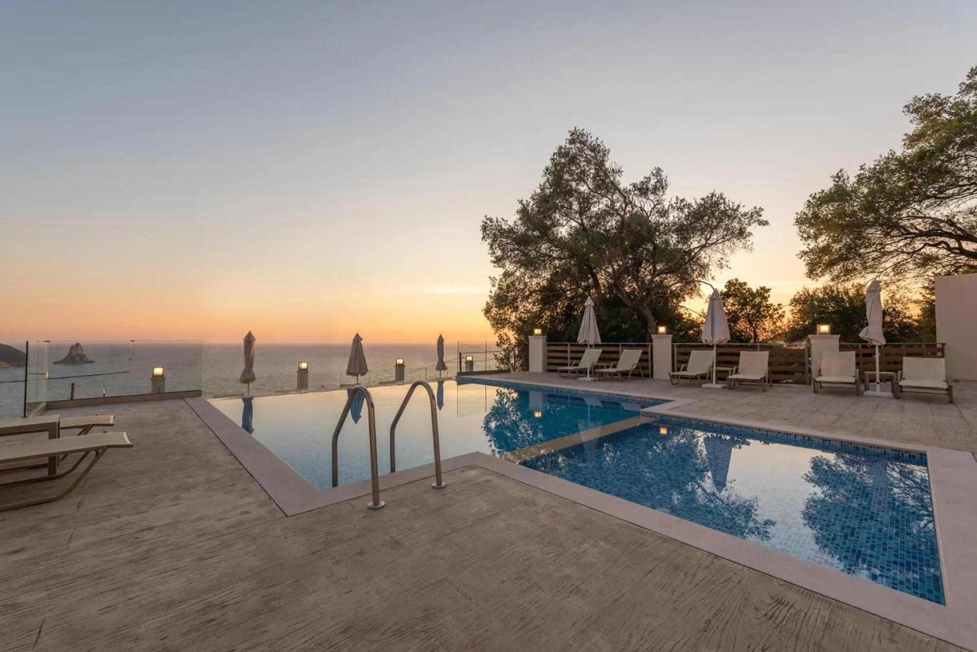 Property building in Mazis Apartments