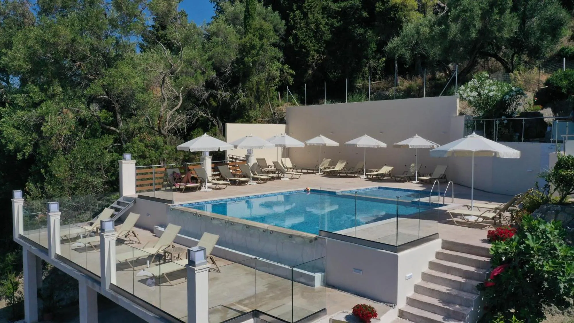 Swimming pool in Mazis Apartments