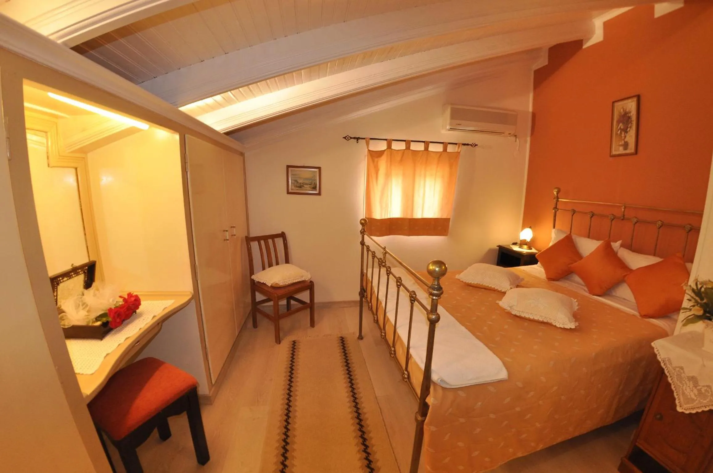 Day in Mazis Apartments