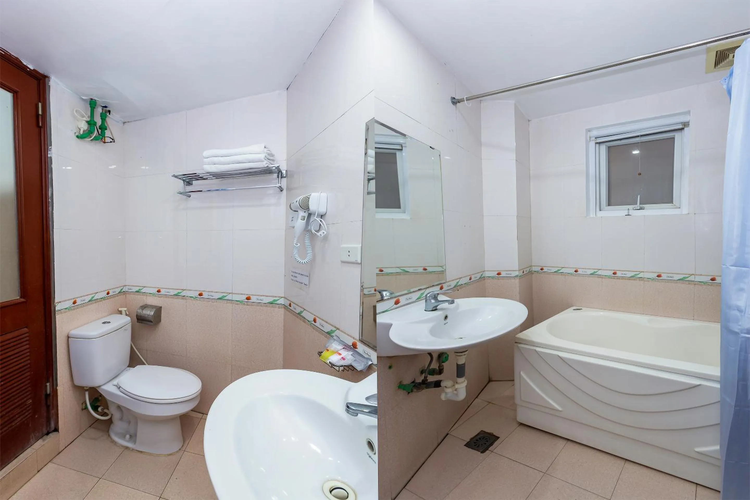 Bathroom in Little Hanoi Hostel