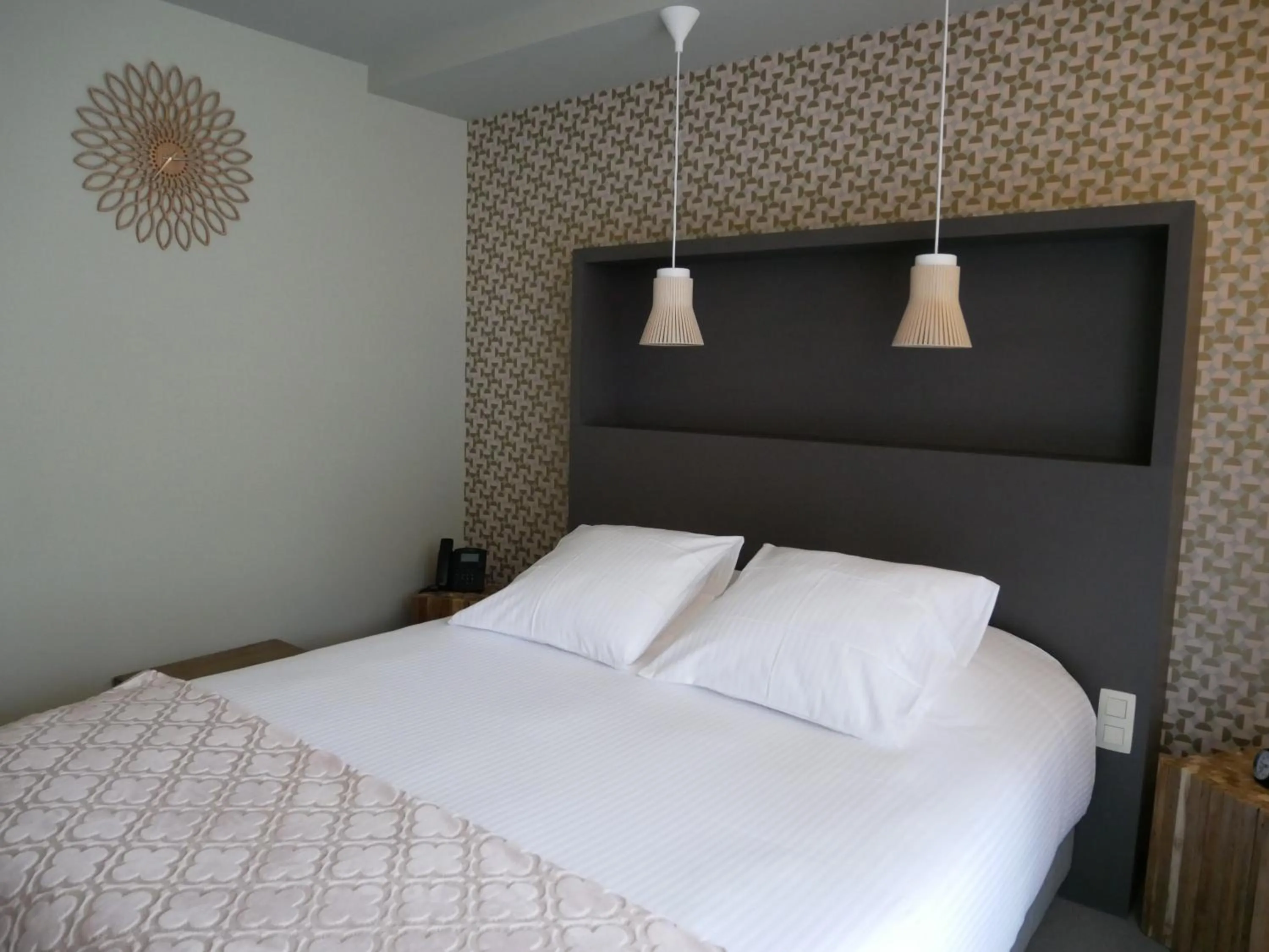 Photo of the whole room, Bed in La Libellule