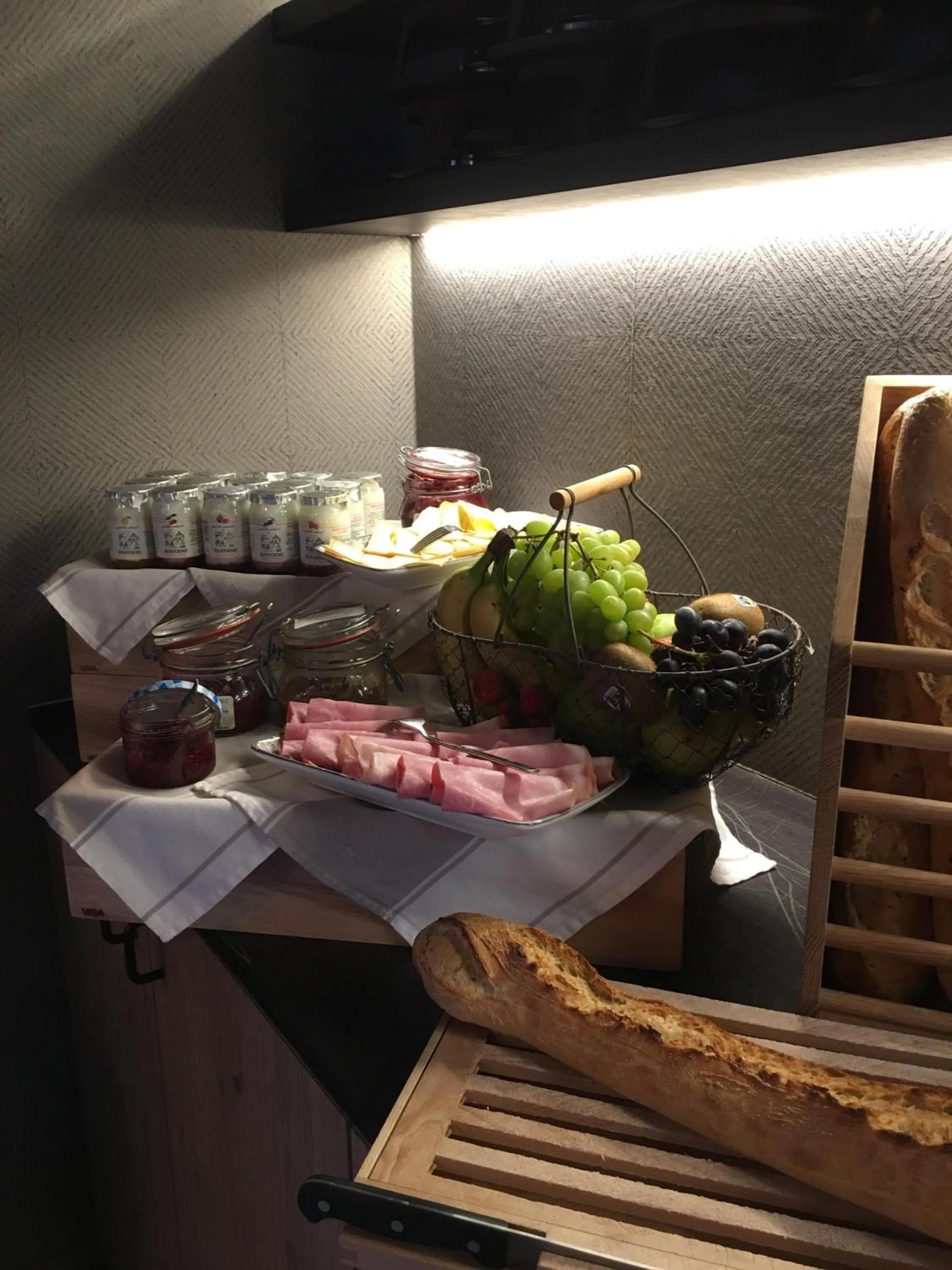 Breakfast in La Libellule