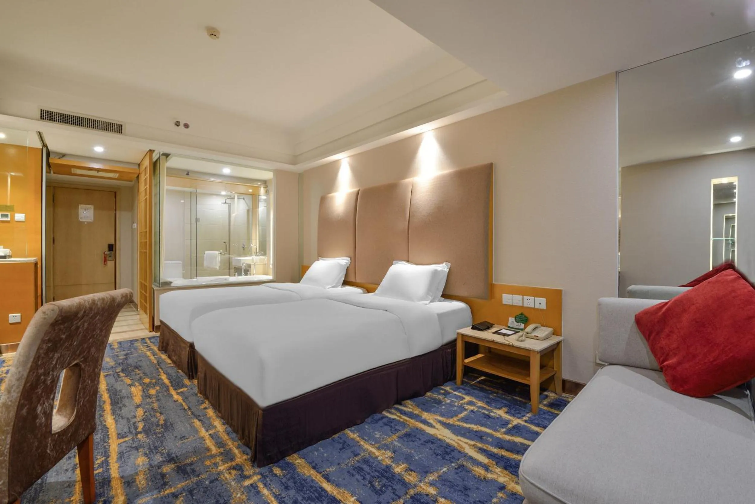 Photo of the whole room, Bed in Bayshore Hotel Dalian