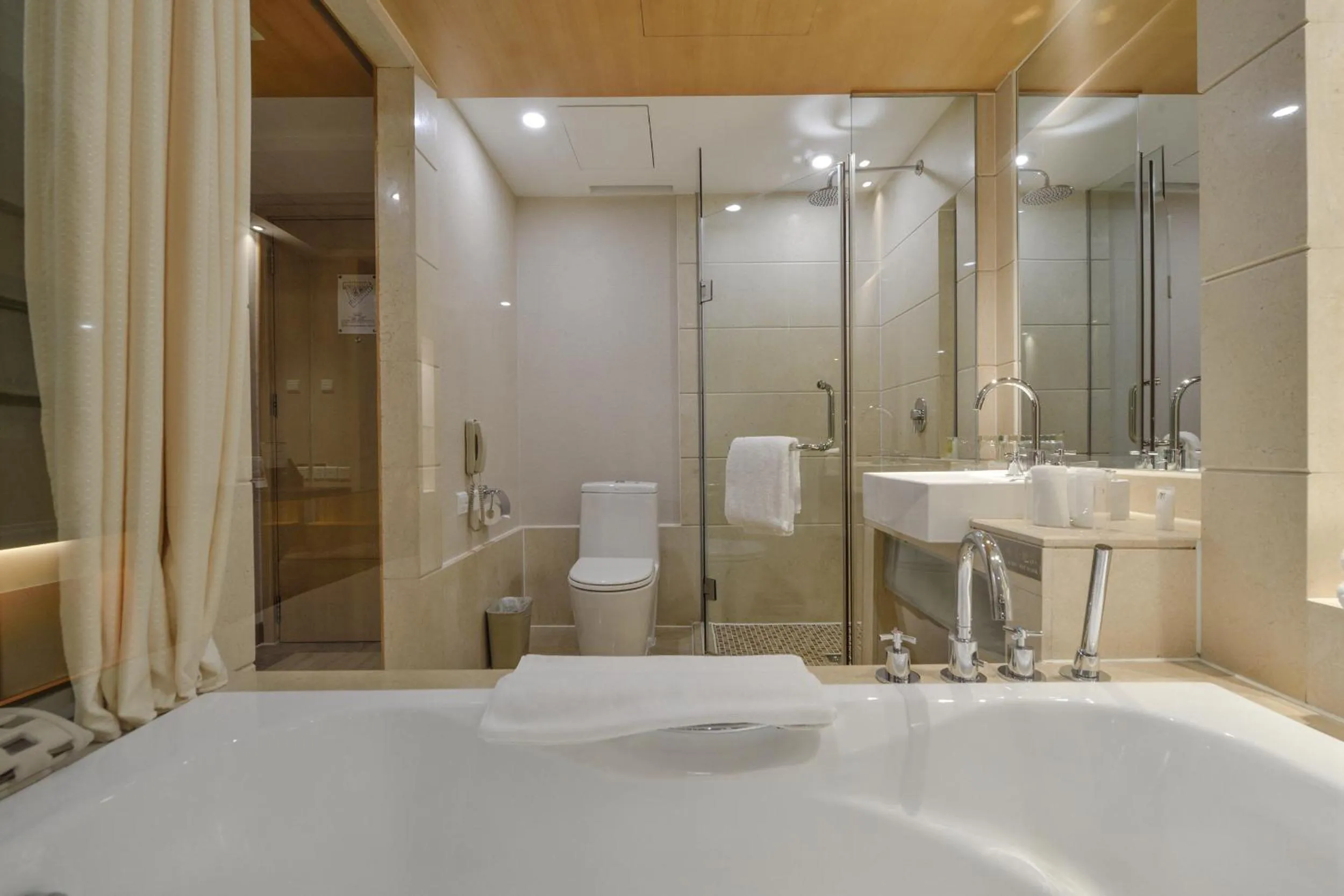 Bath in Bayshore Hotel Dalian