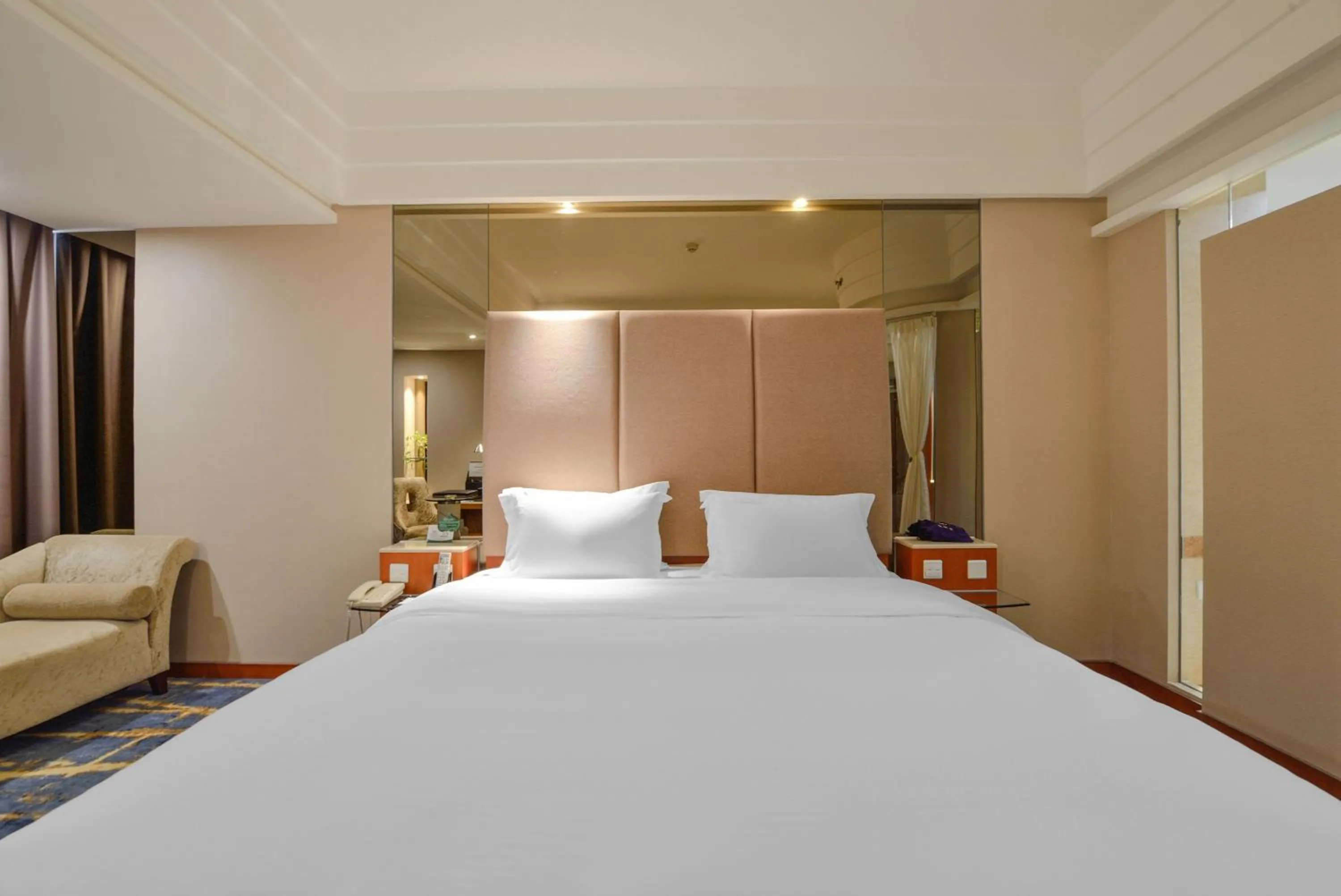 Bed in Bayshore Hotel Dalian