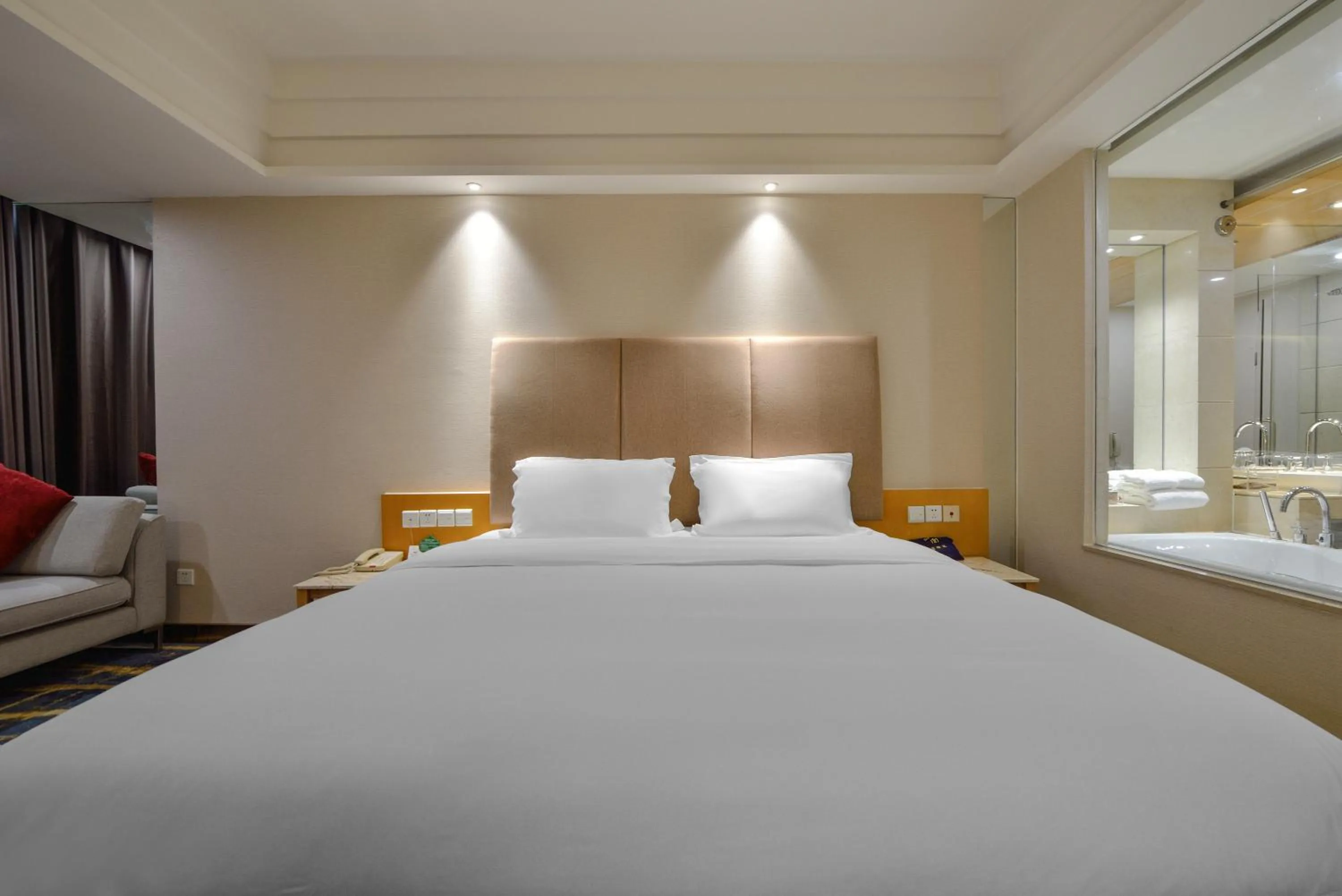 Bed in Bayshore Hotel Dalian