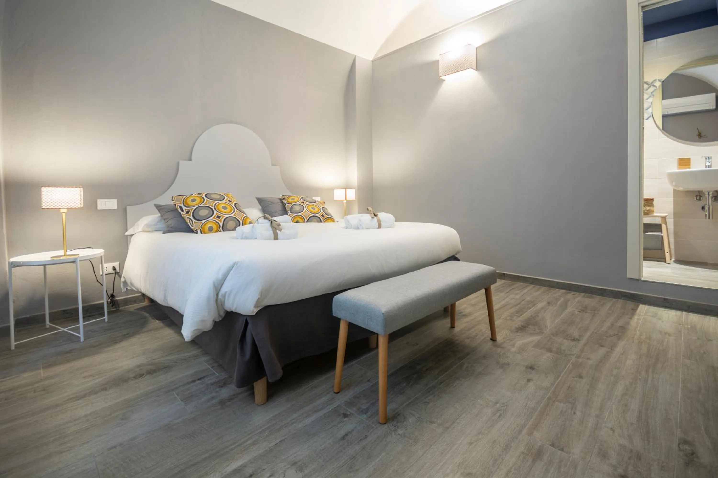 Photo of the whole room, Bed in La Lu cozy rooms