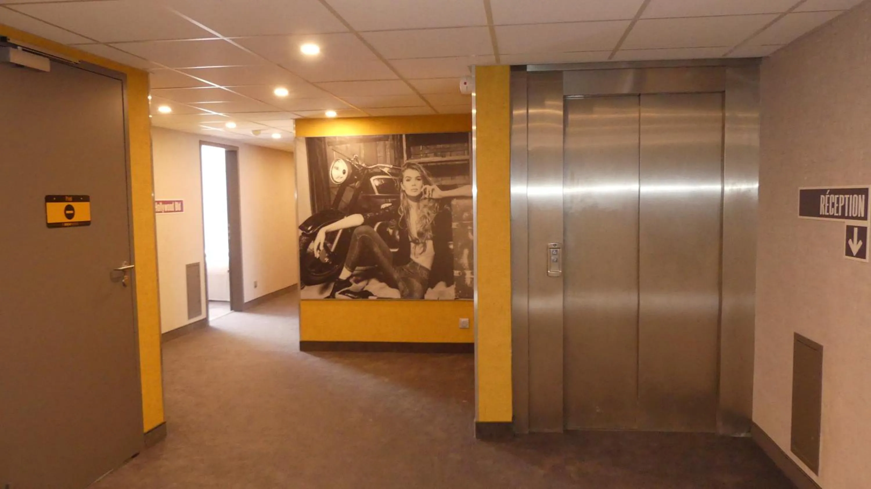 Decorative detail in Break Hôtel