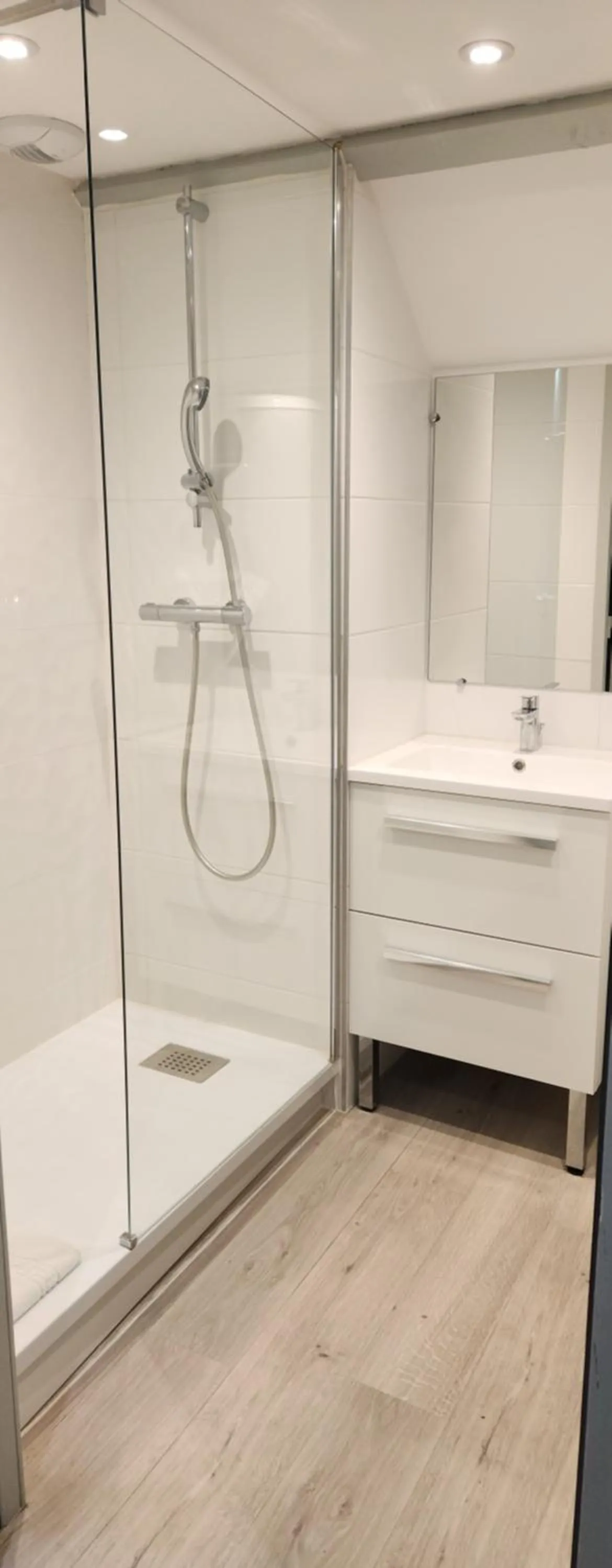 Shower in Break Hôtel