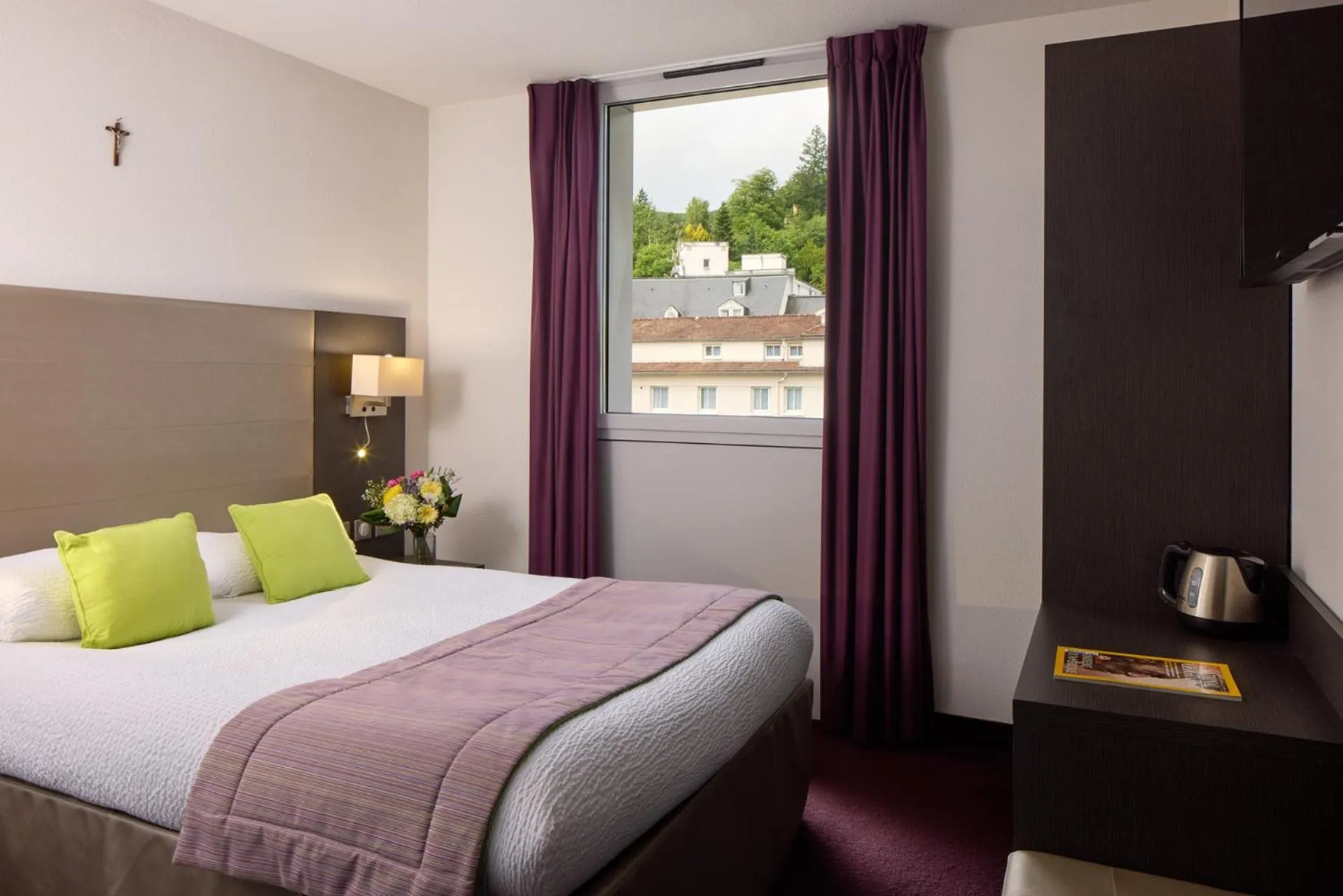 Bedroom, Bed in Hôtel Astrid