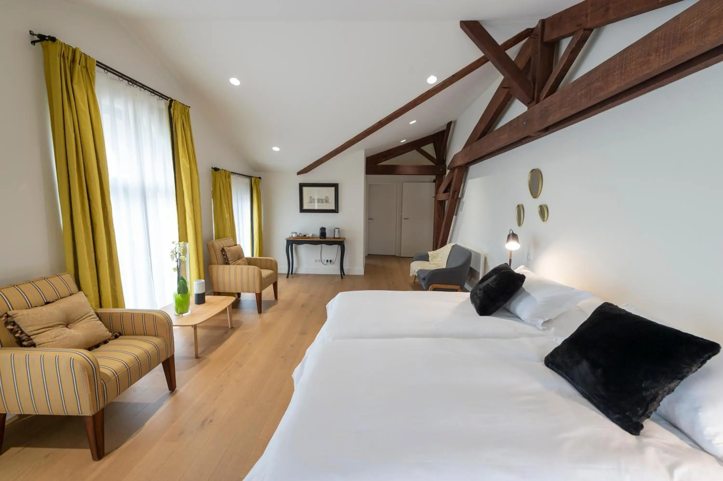 Twin Room with Private Bathroom in Château Tour Saint-Fort Chambre d'hôtes Twin Room with Private Bathroom in Château Tour Saint-Fort Chambre d'hôtes