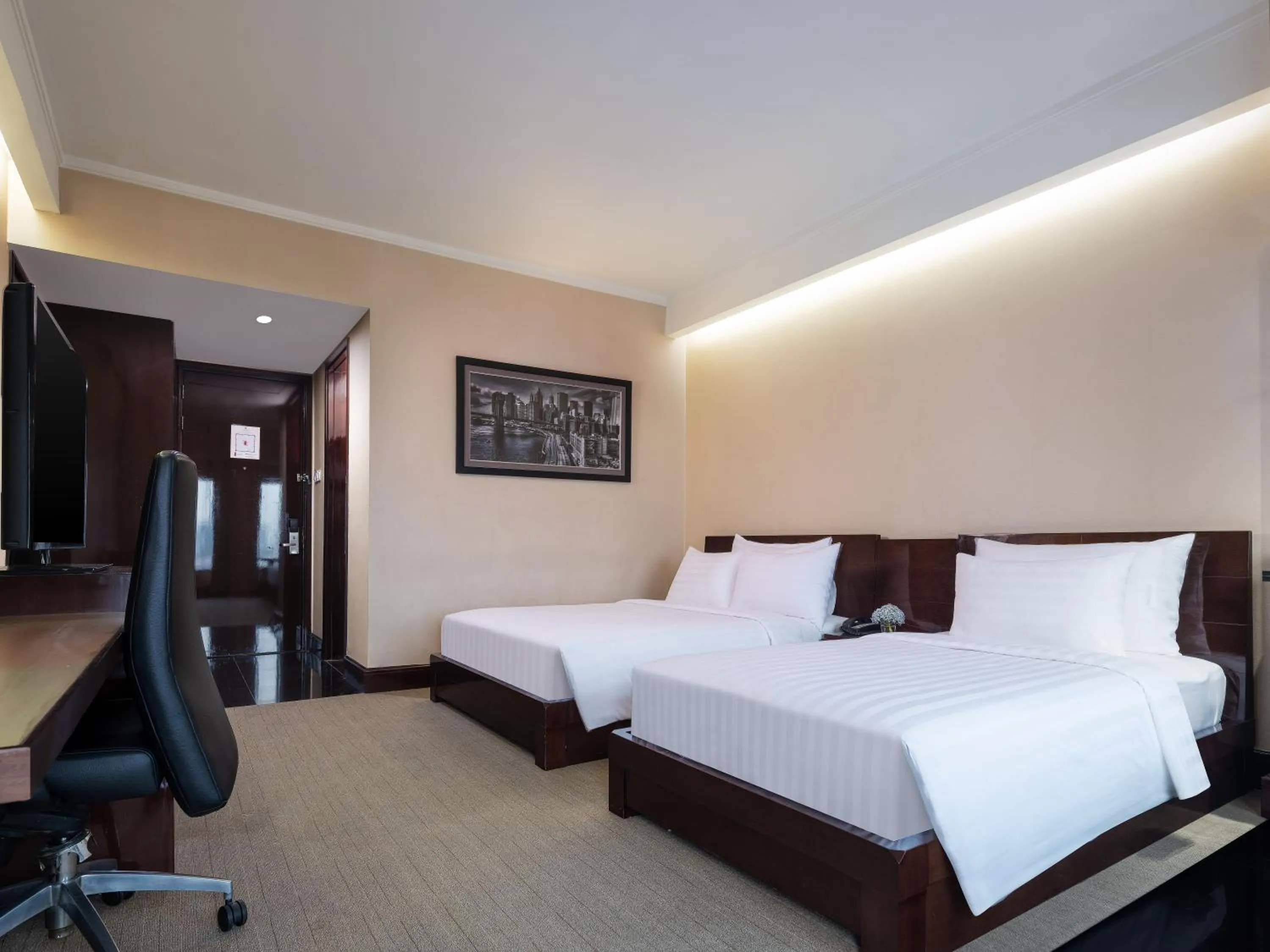 Bed in Manhattan Hotel Jakarta