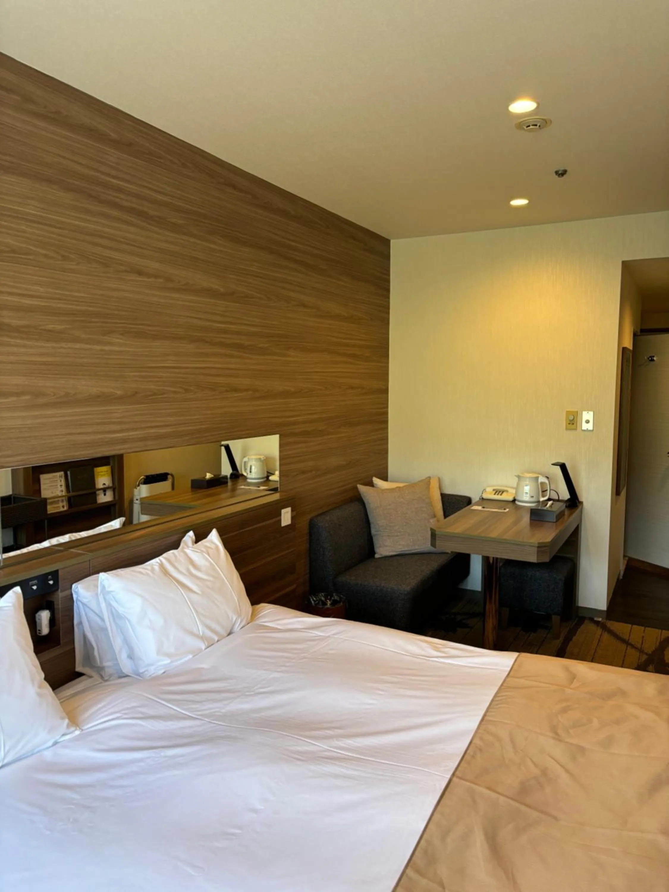 Photo of the whole room, Bed in Fuji View Hotel