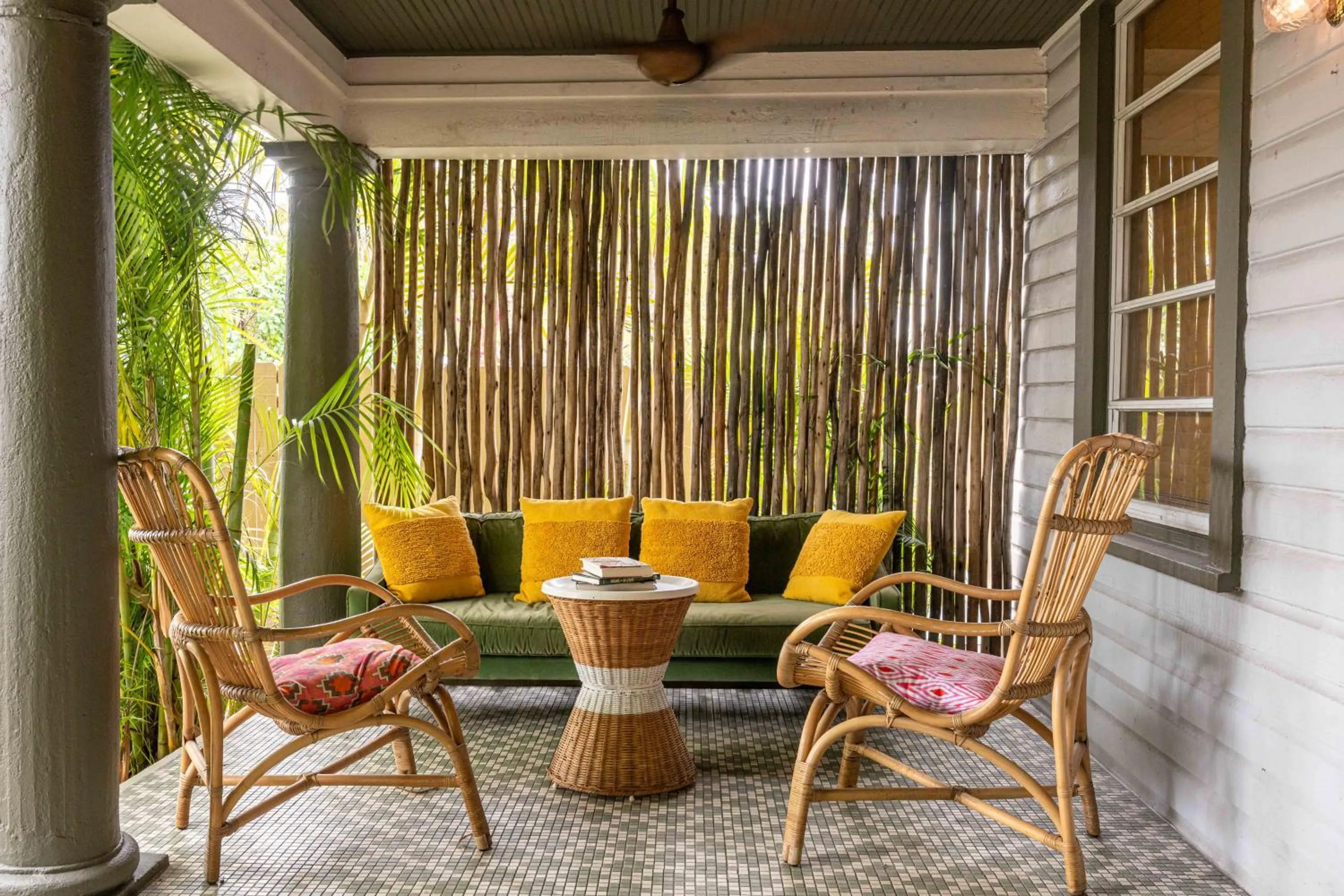 Restaurant/places to eat in Miami River Inn by Renzzi