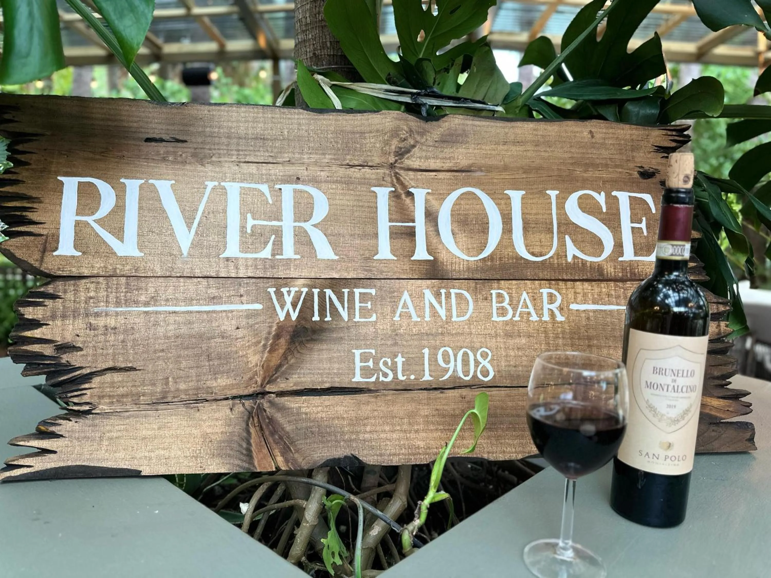 Restaurant/places to eat in Miami River Inn by Renzzi