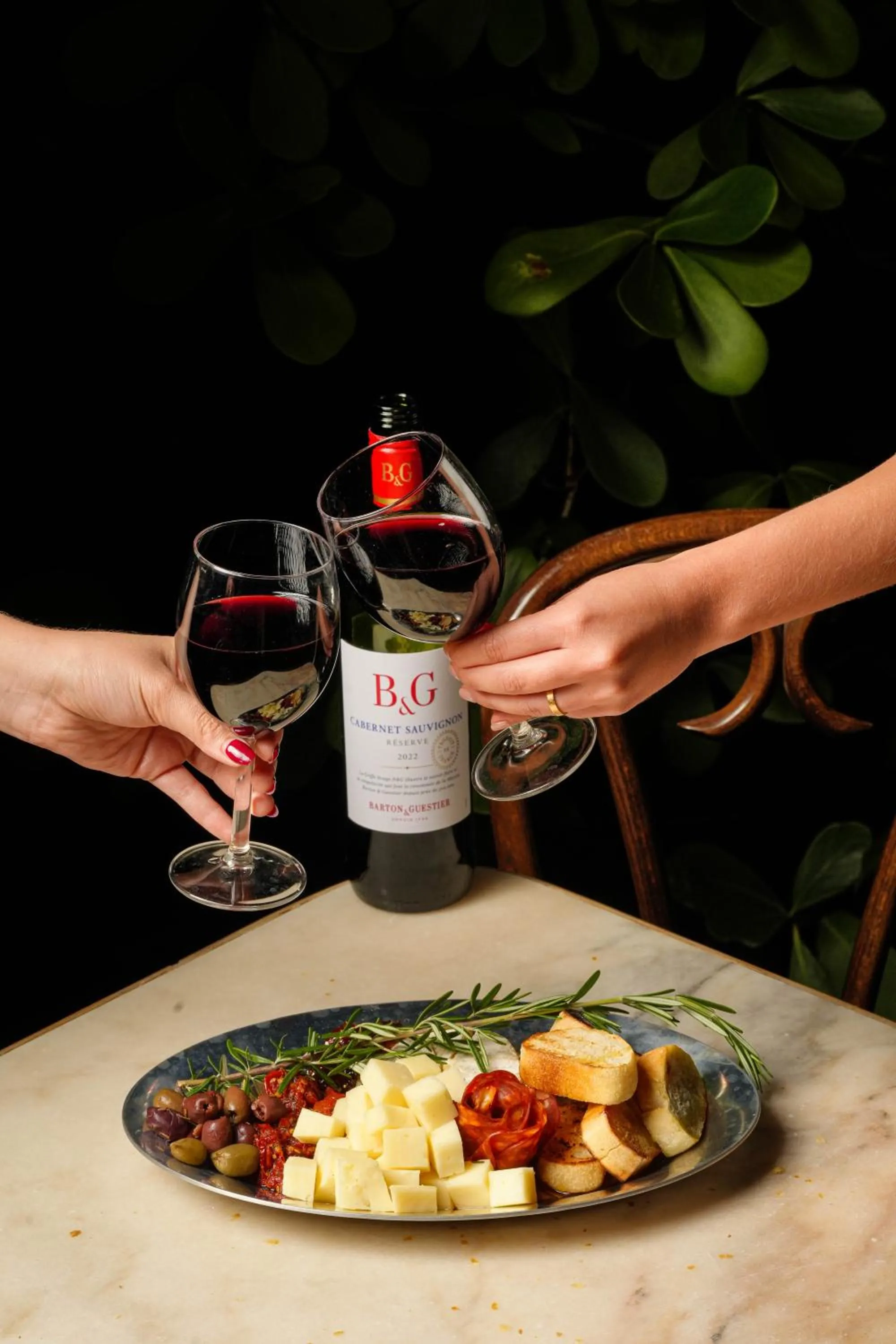 Restaurant/places to eat in Miami River Inn by Renzzi