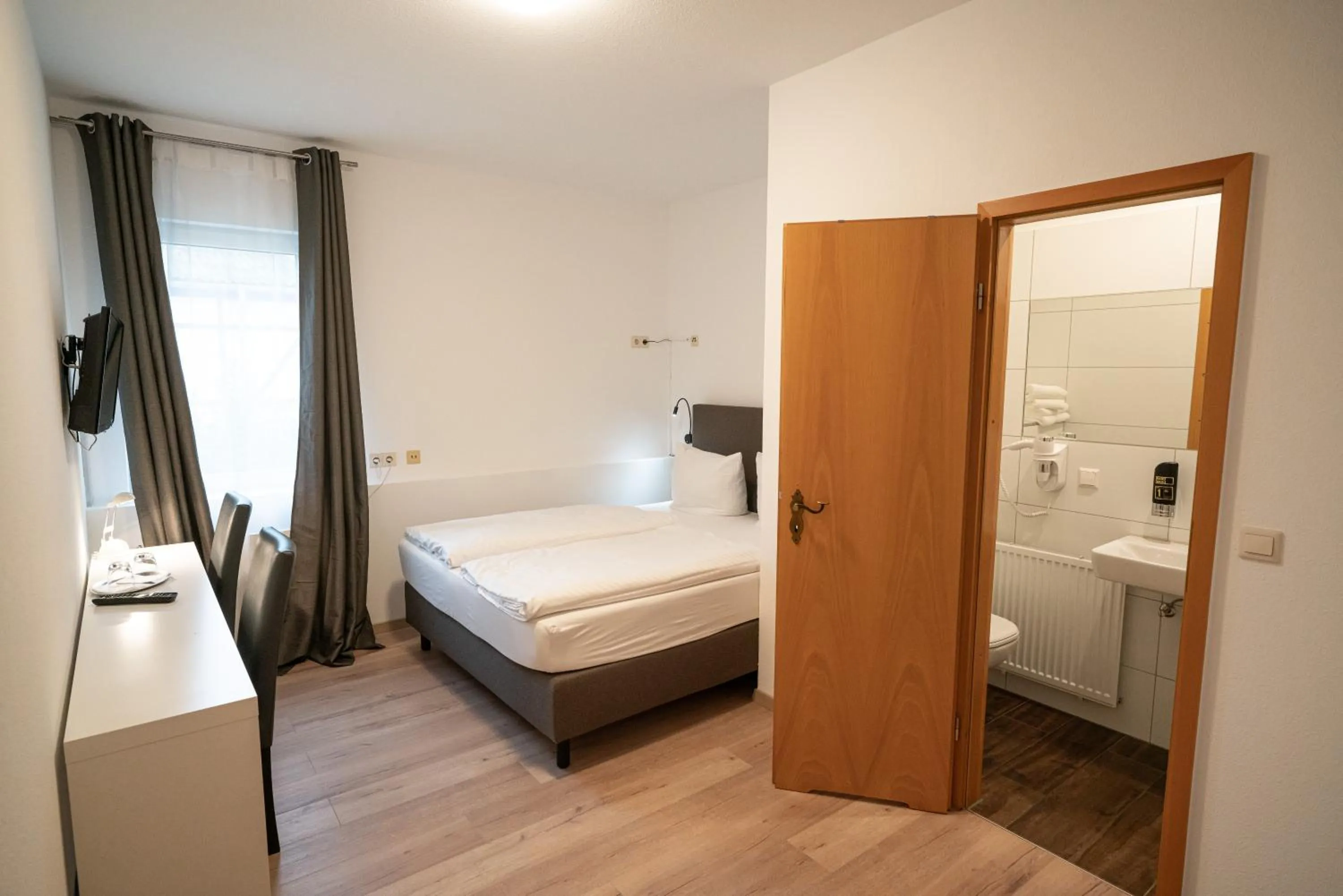 Bathroom, Bed in Gutshof Havelland