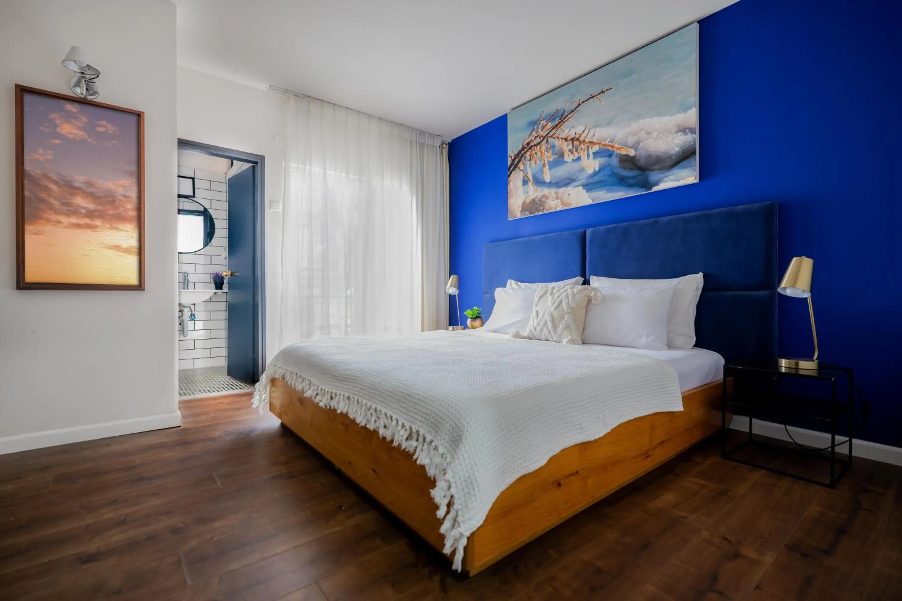 Photo of the whole room in Jacob Tiberias