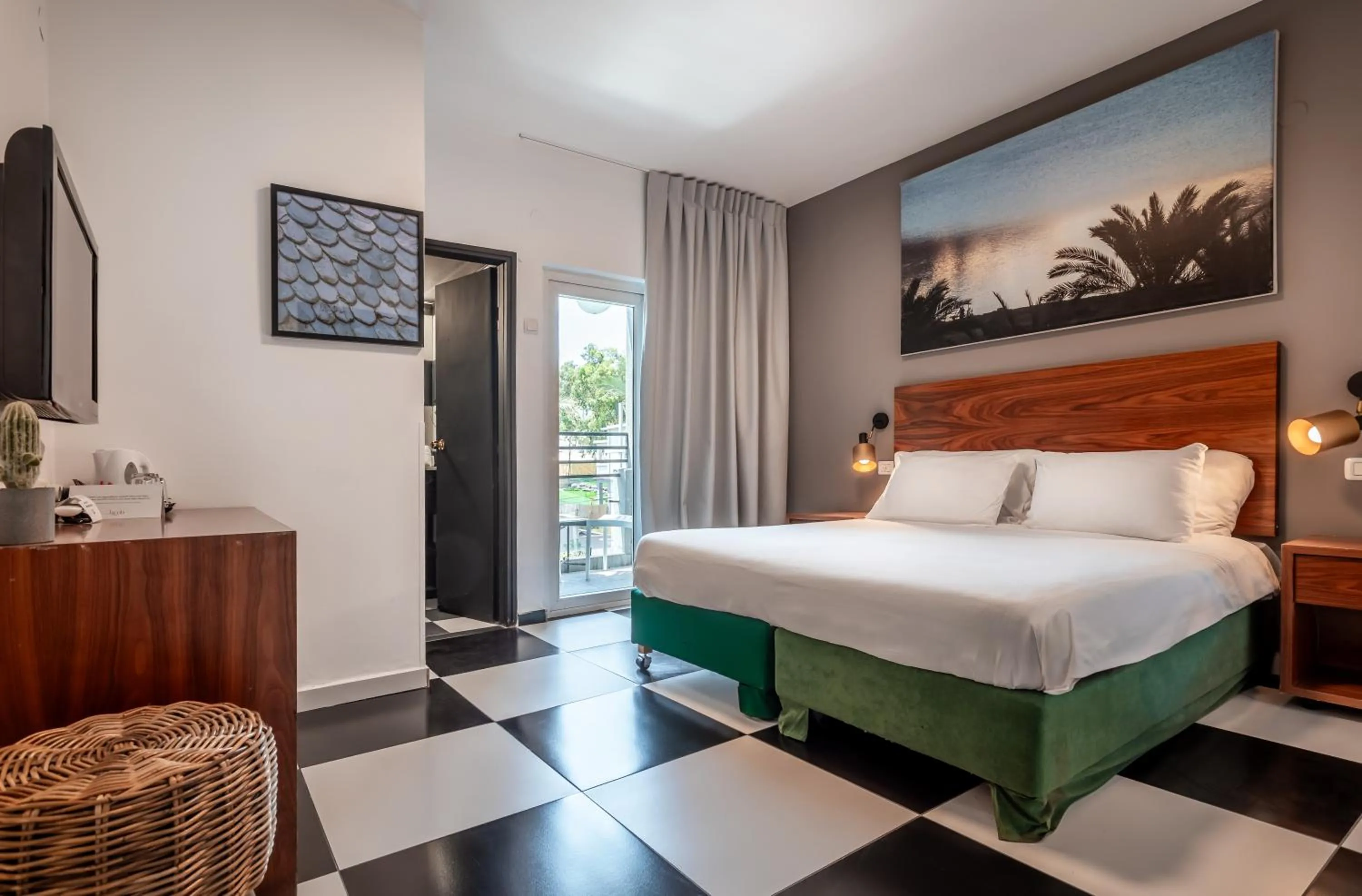 Photo of the whole room in Jacob Tiberias