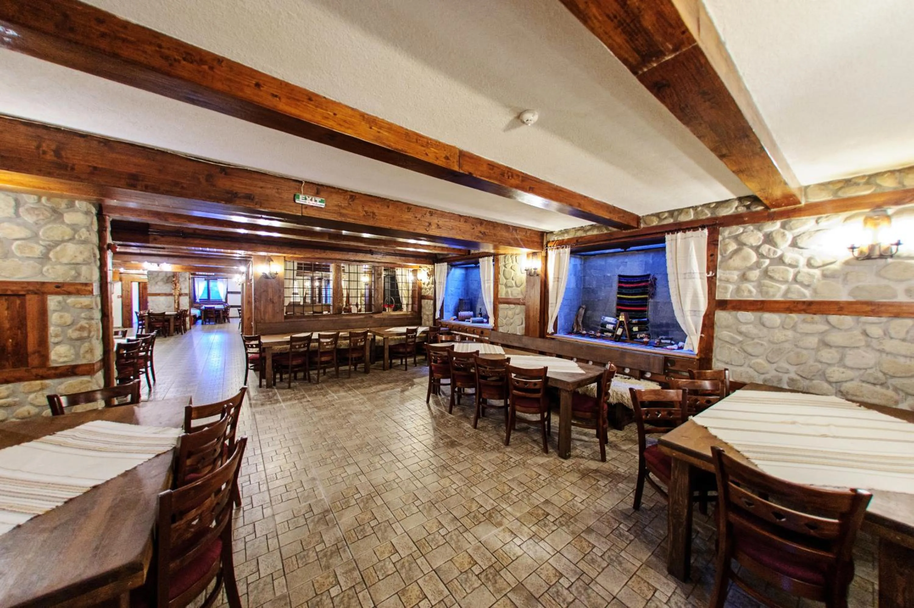 Restaurant/places to eat in Hotel Dumanov
