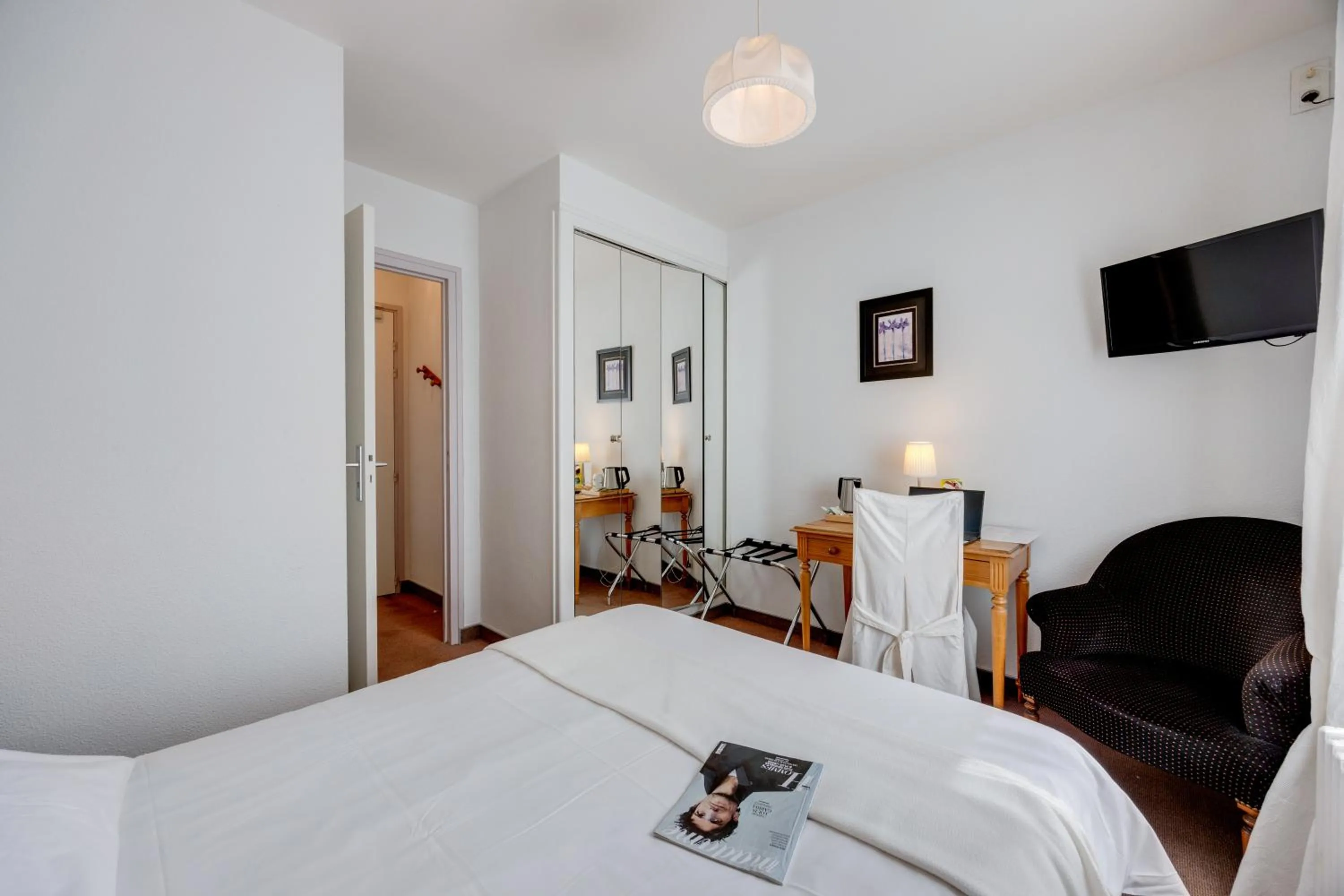 Bedroom, Bed in Brit Hotel Confort Bagnoles Normandie