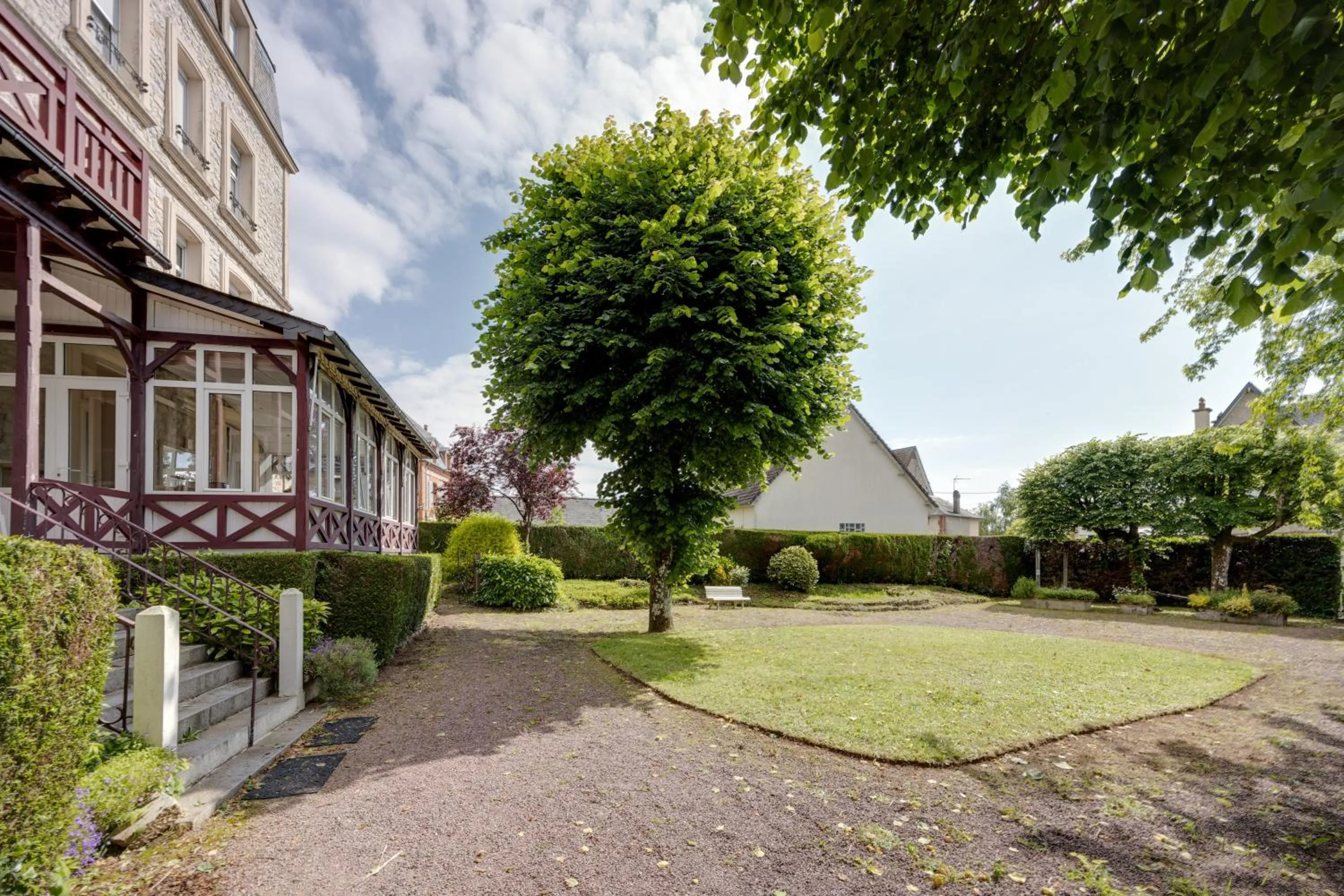 Garden in Brit Hotel Confort Bagnoles Normandie