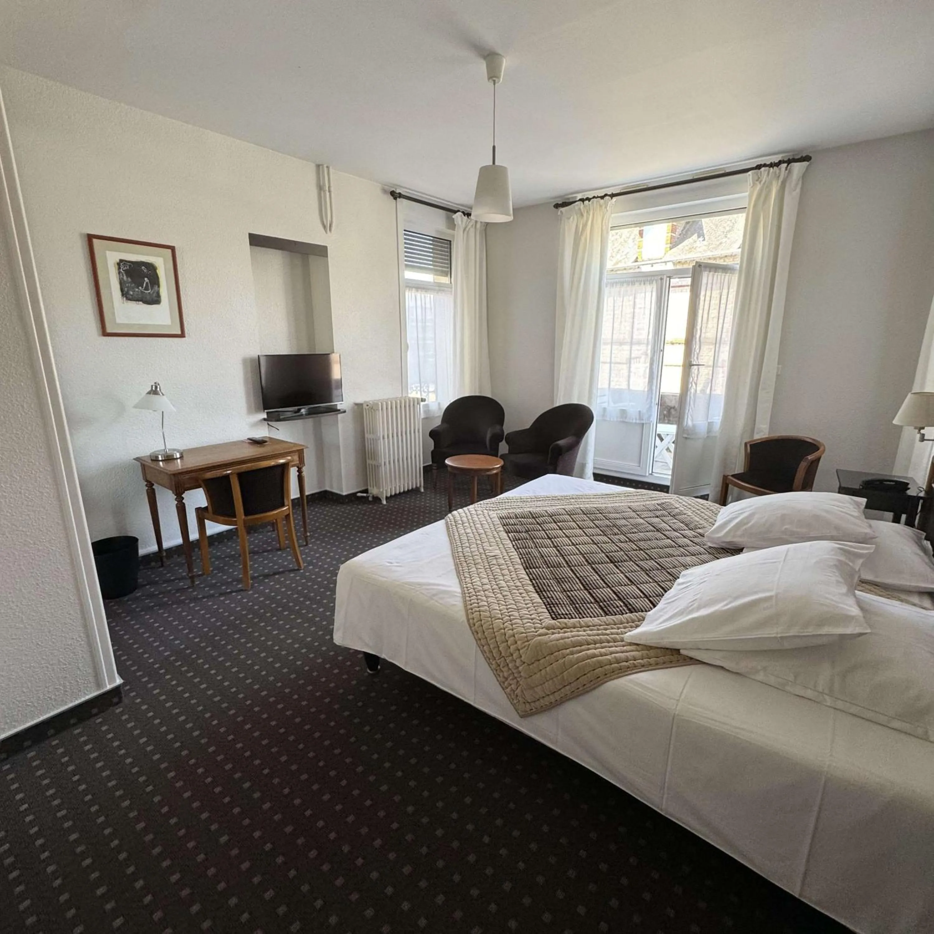 Bedroom, Bed in Brit Hotel Confort Bagnoles Normandie